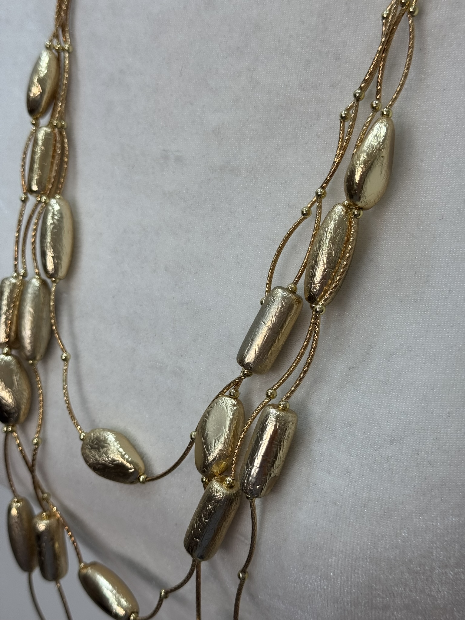 Collar vueltas detalles ovalados