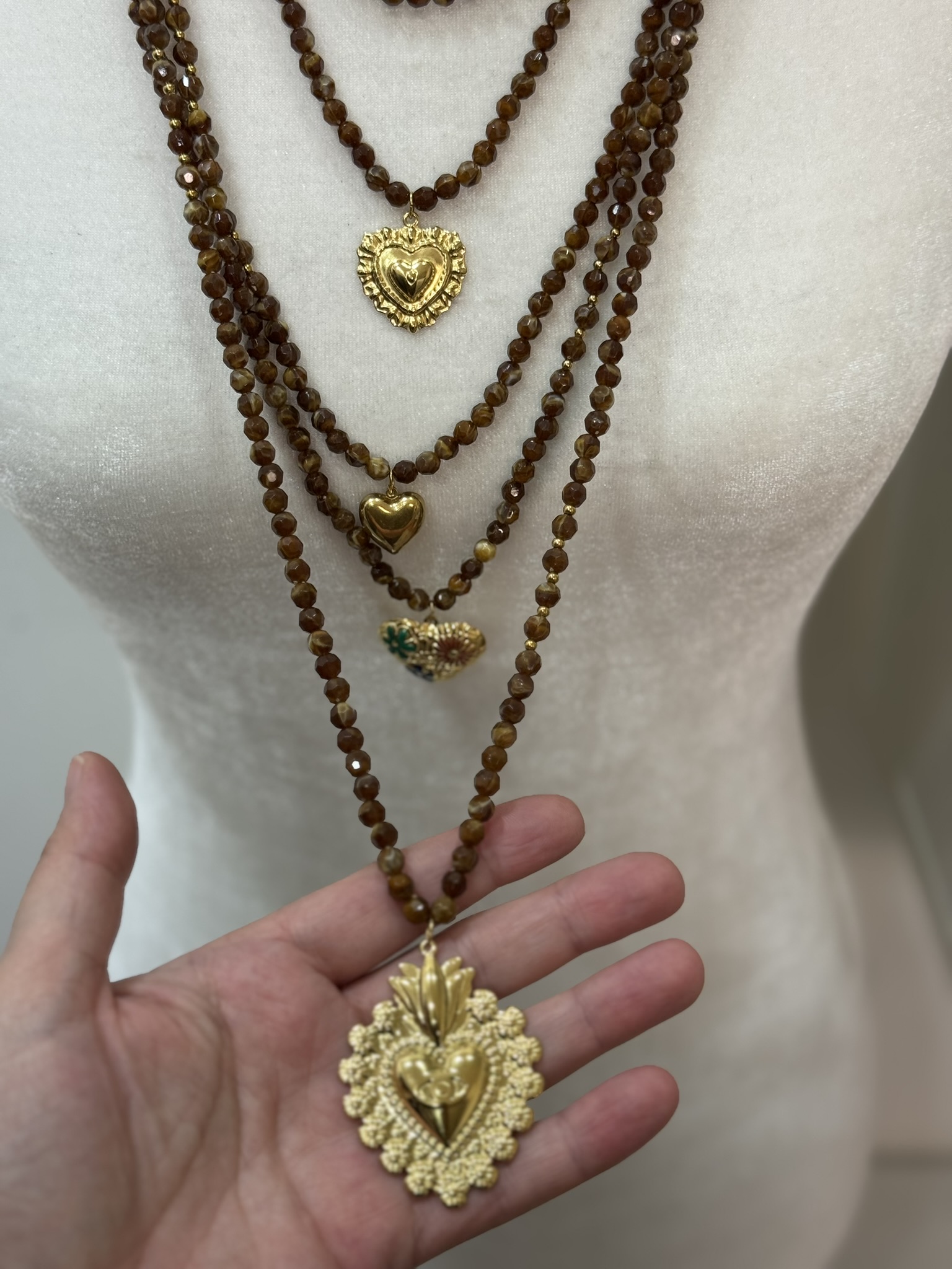 Collar vueltas detalle corazones