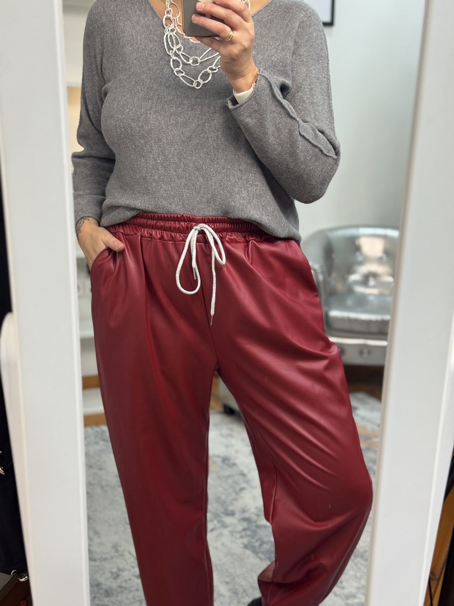 Jogger bombacho símil piel