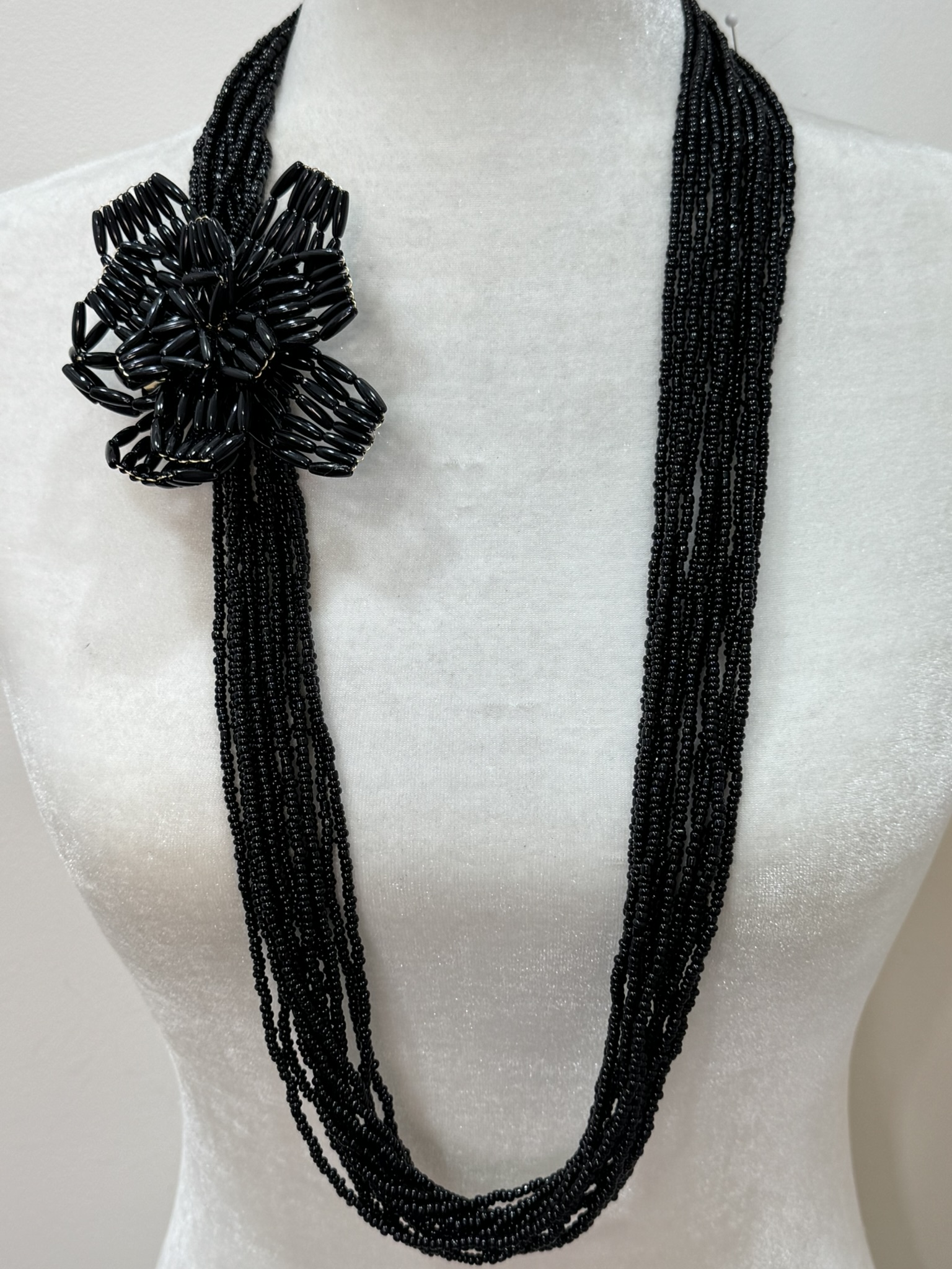 Collar broche flor 
