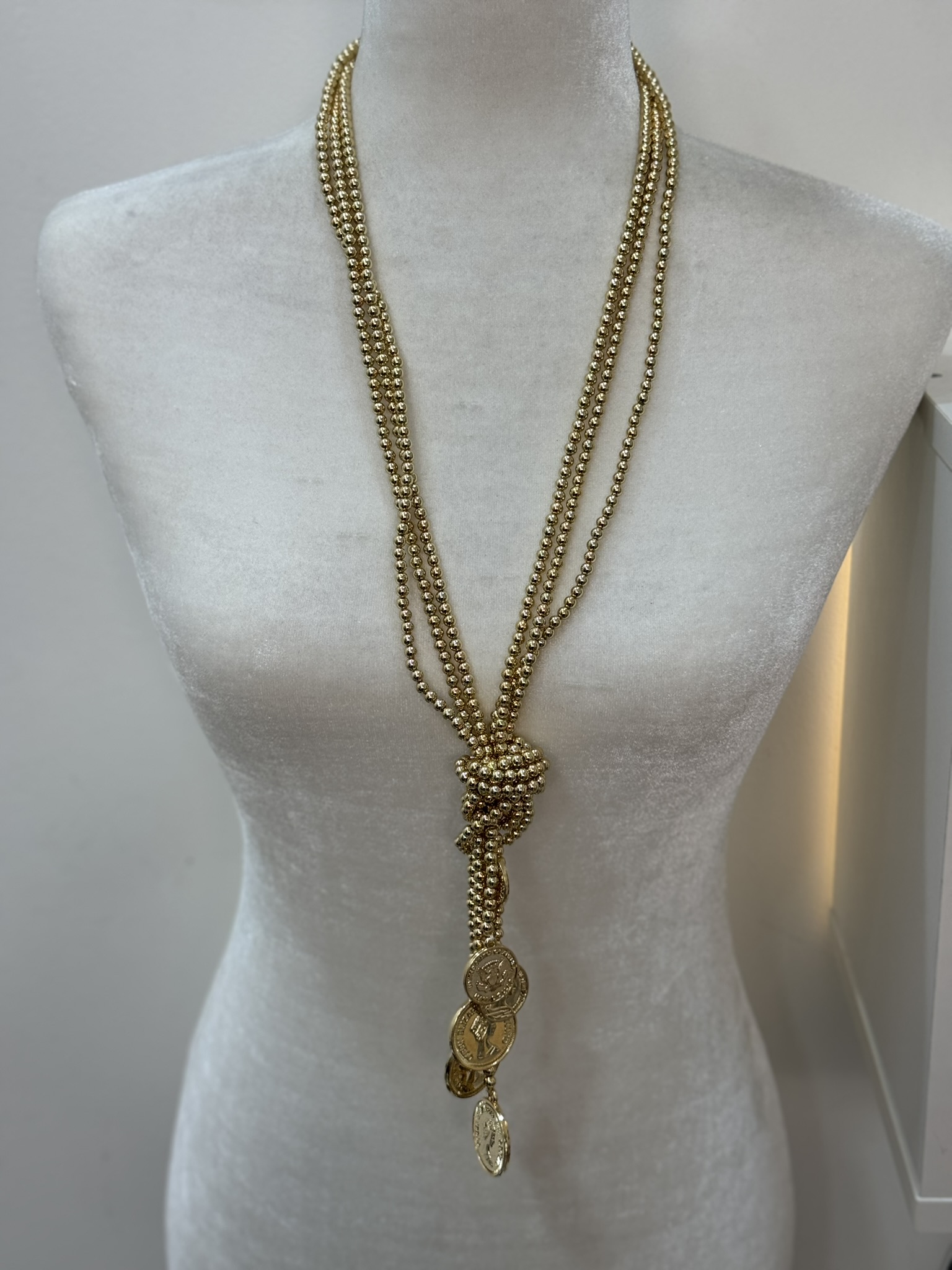 Colla bolitas y monedas