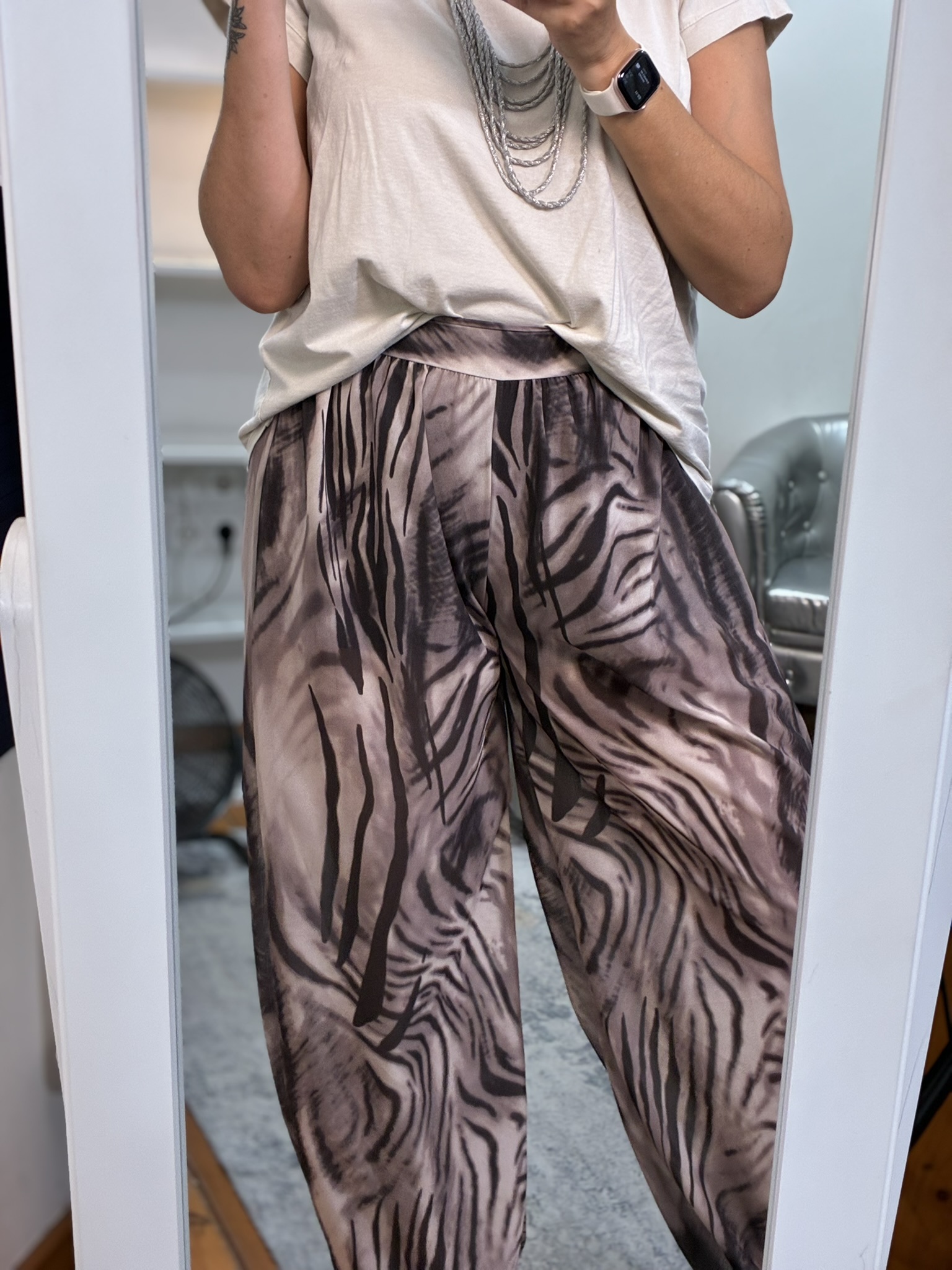 Pantalón semitransparente estampado animal print
