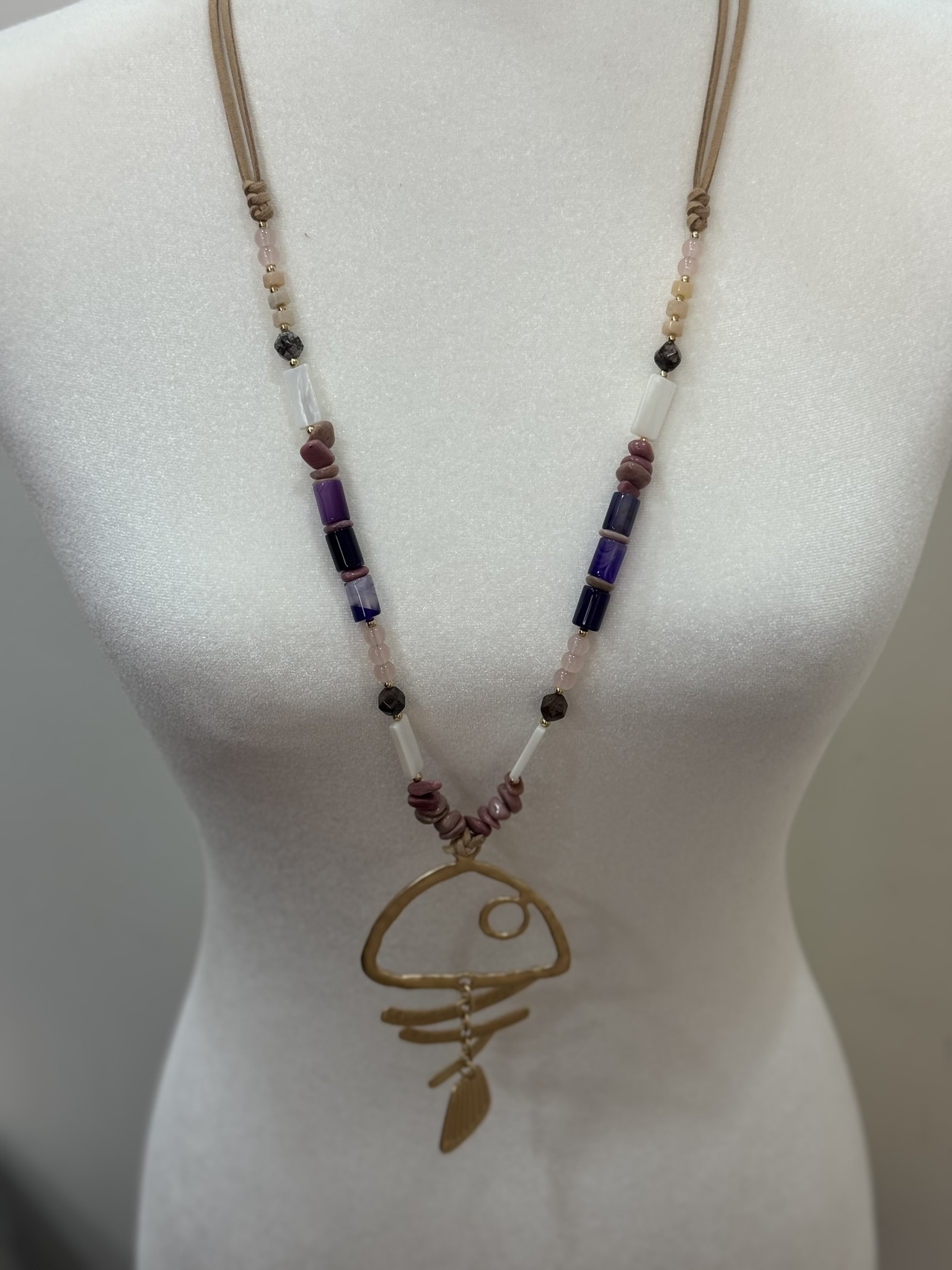 Collar pez abalorios