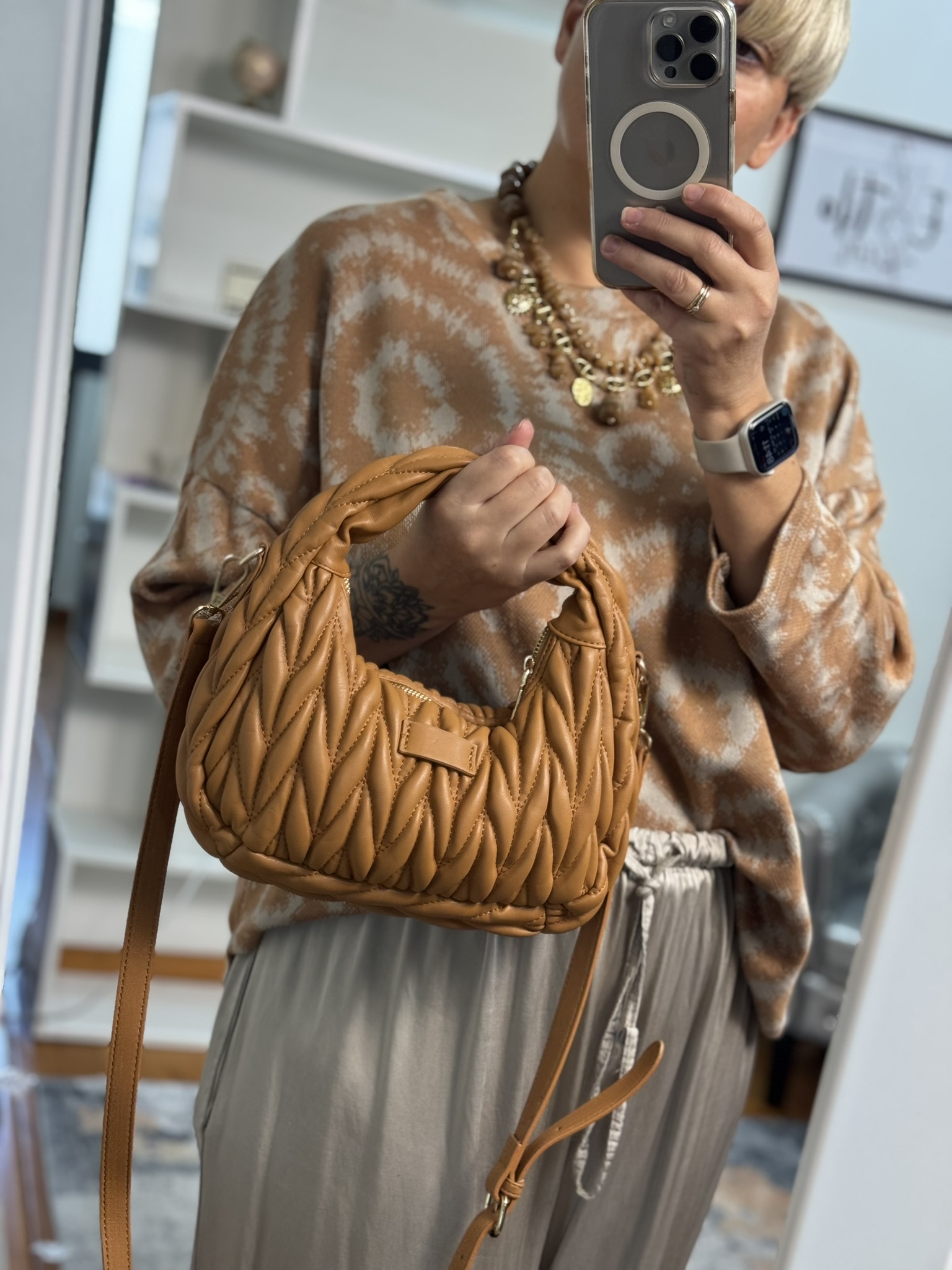 Bolso acolchado asa corta