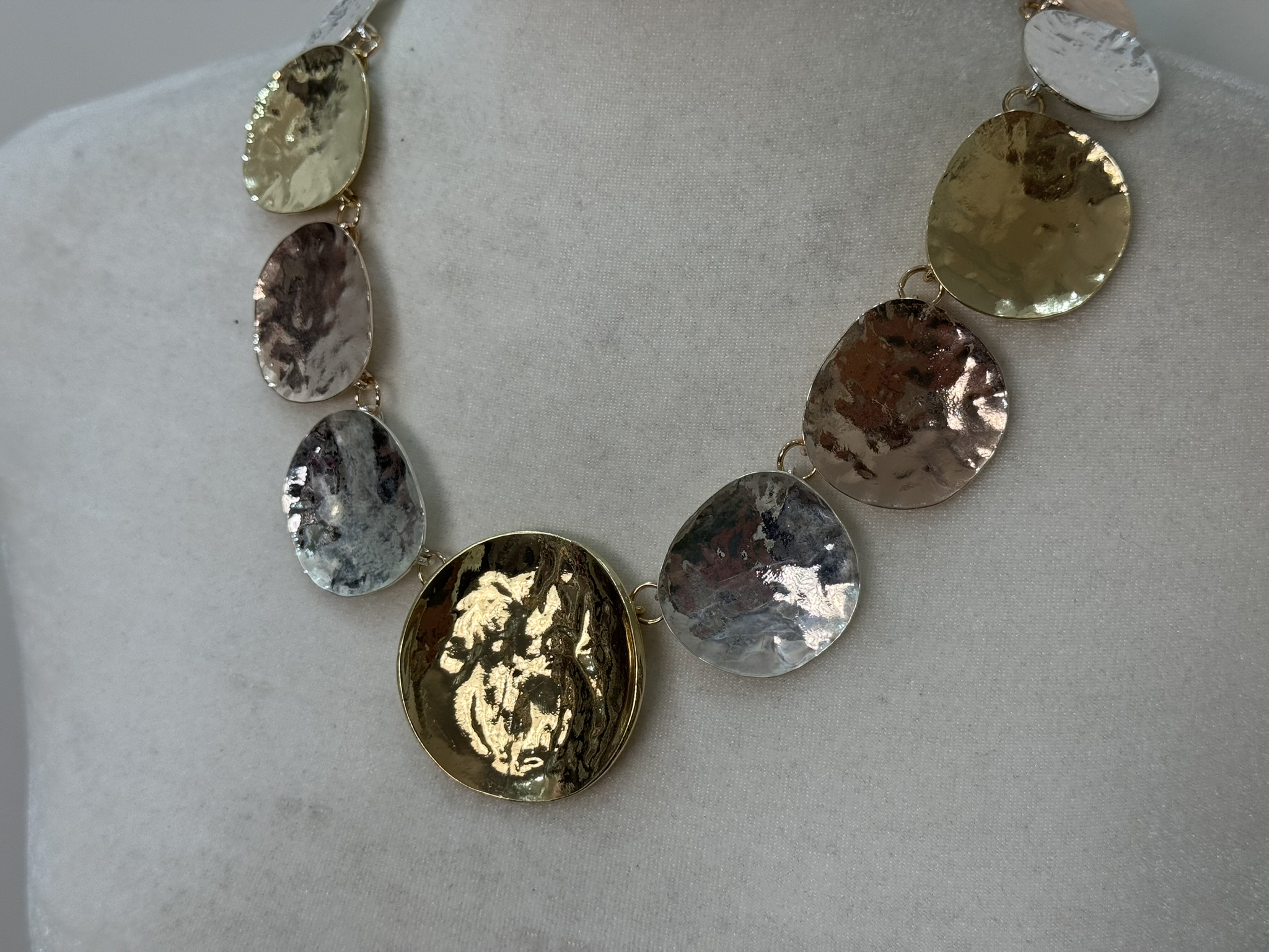 Collar ciculos dorados