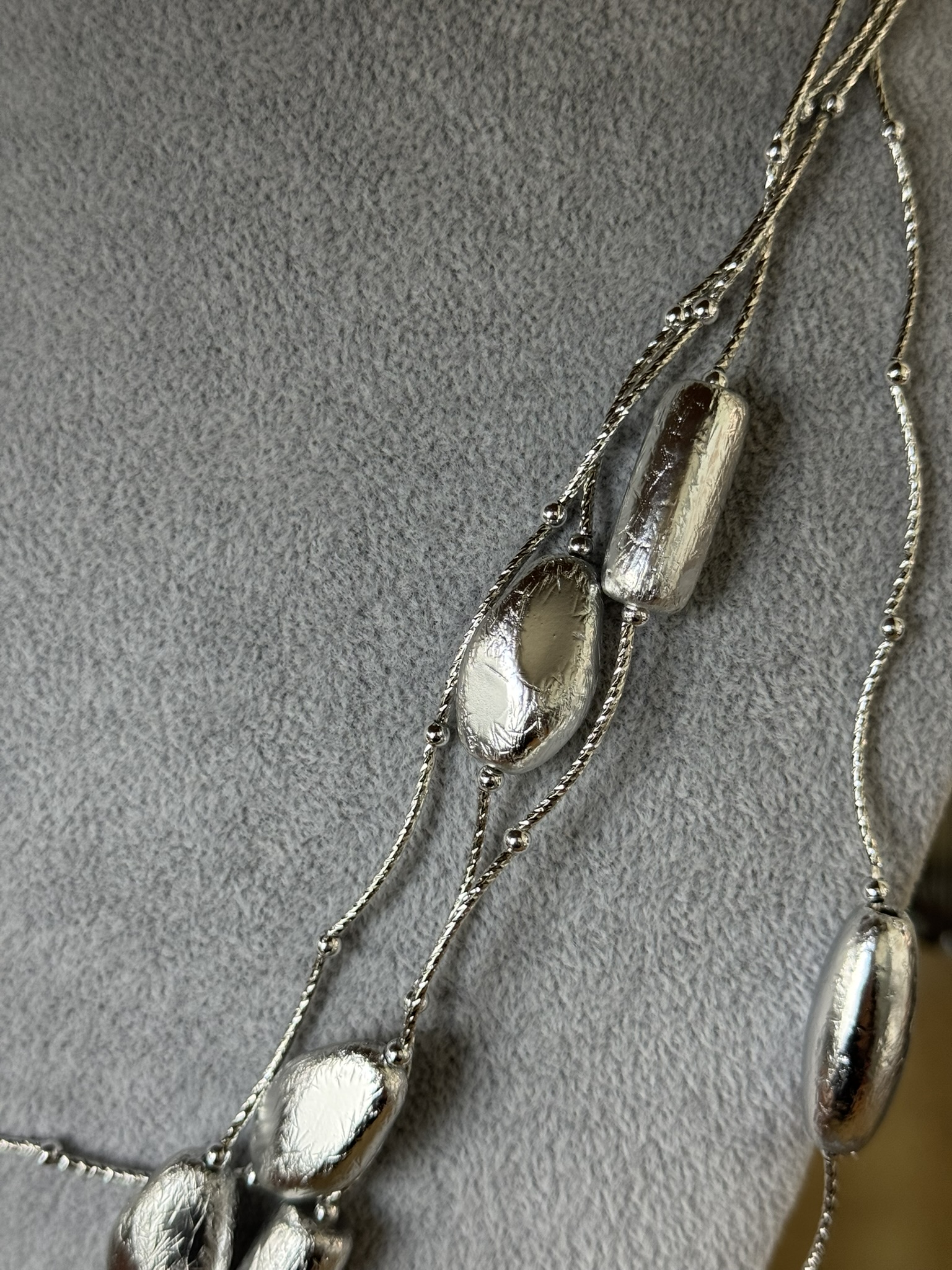 Collar vueltas detalles ovalados