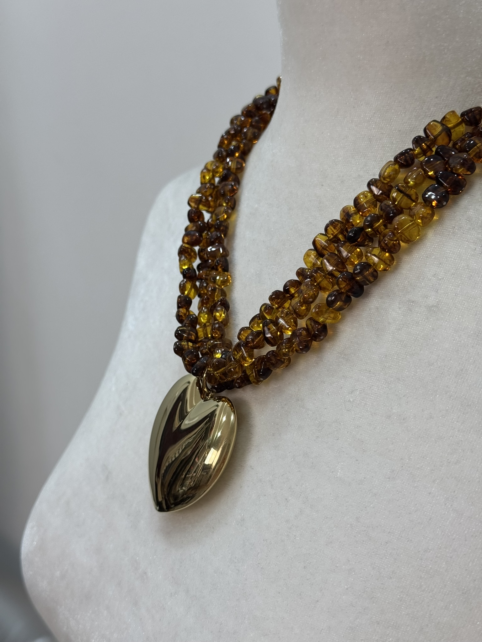 Collar corazón dorado