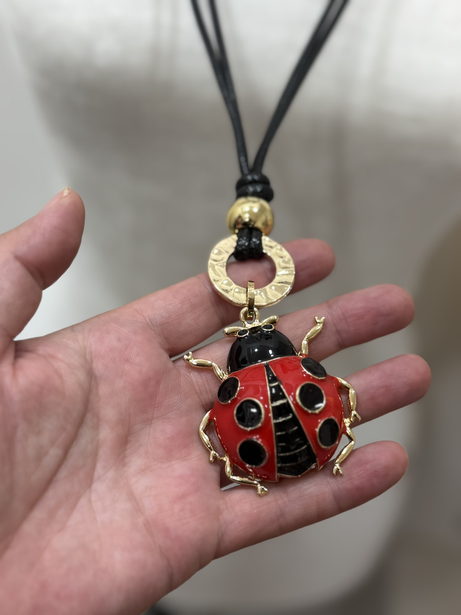 Collar mariquita