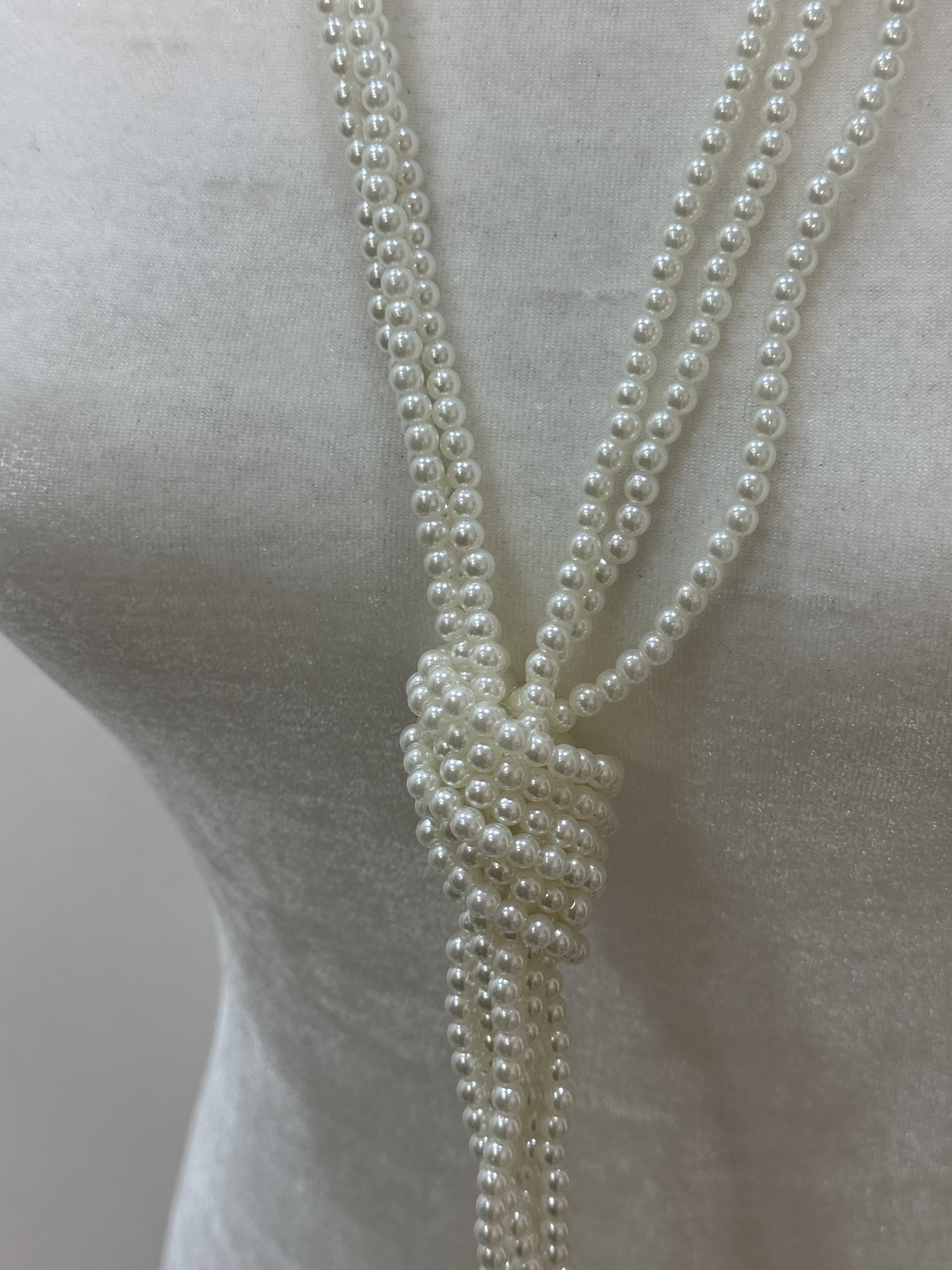 Colla perlas y estrellas