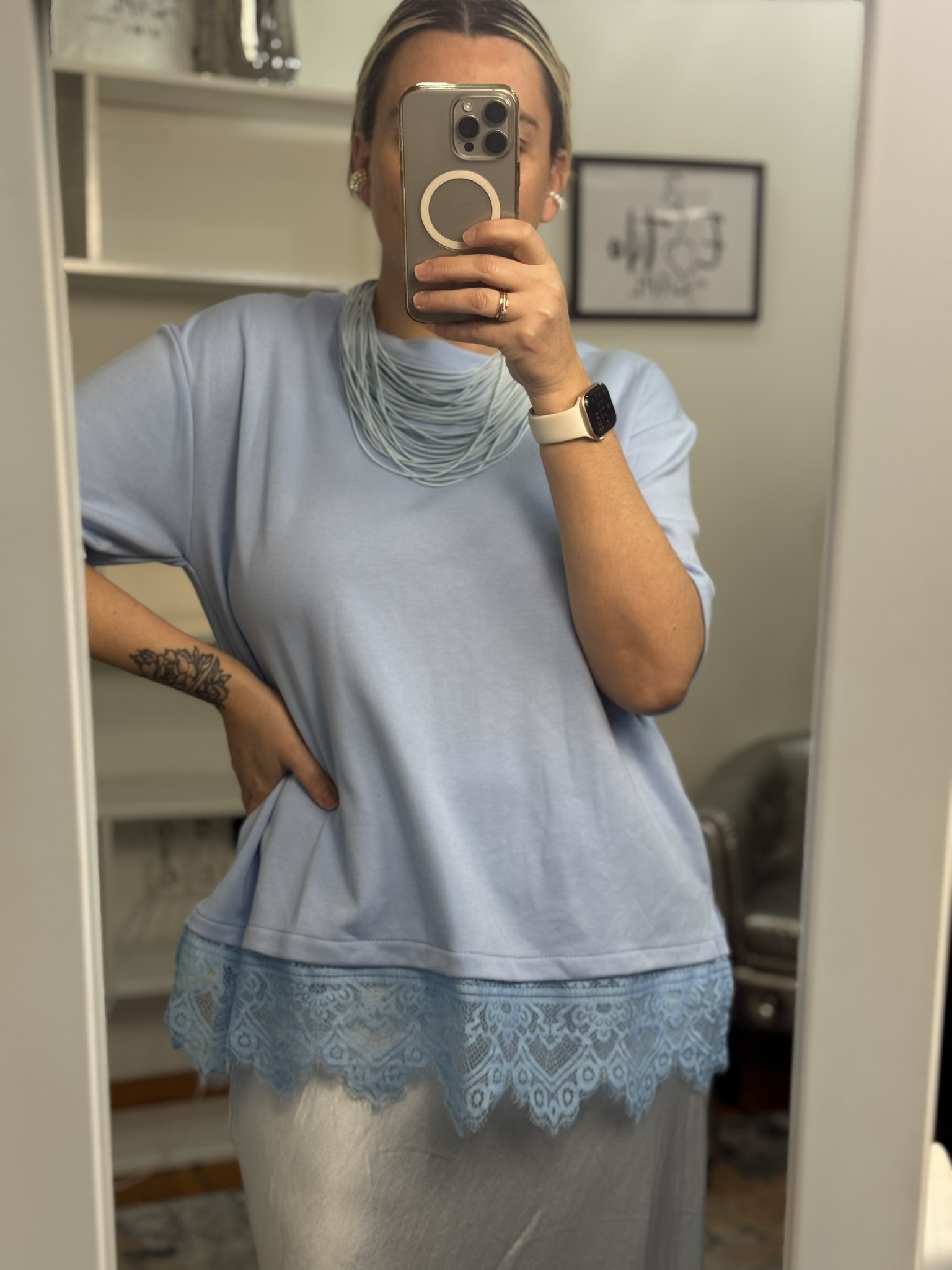 Camiseta bajo encaje