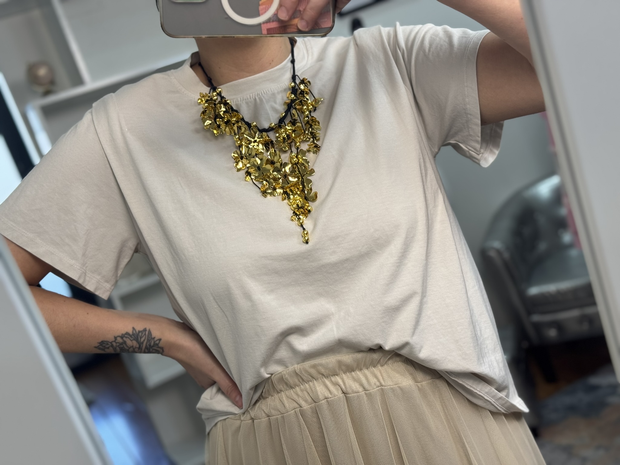 Camiseta pliegues hombros