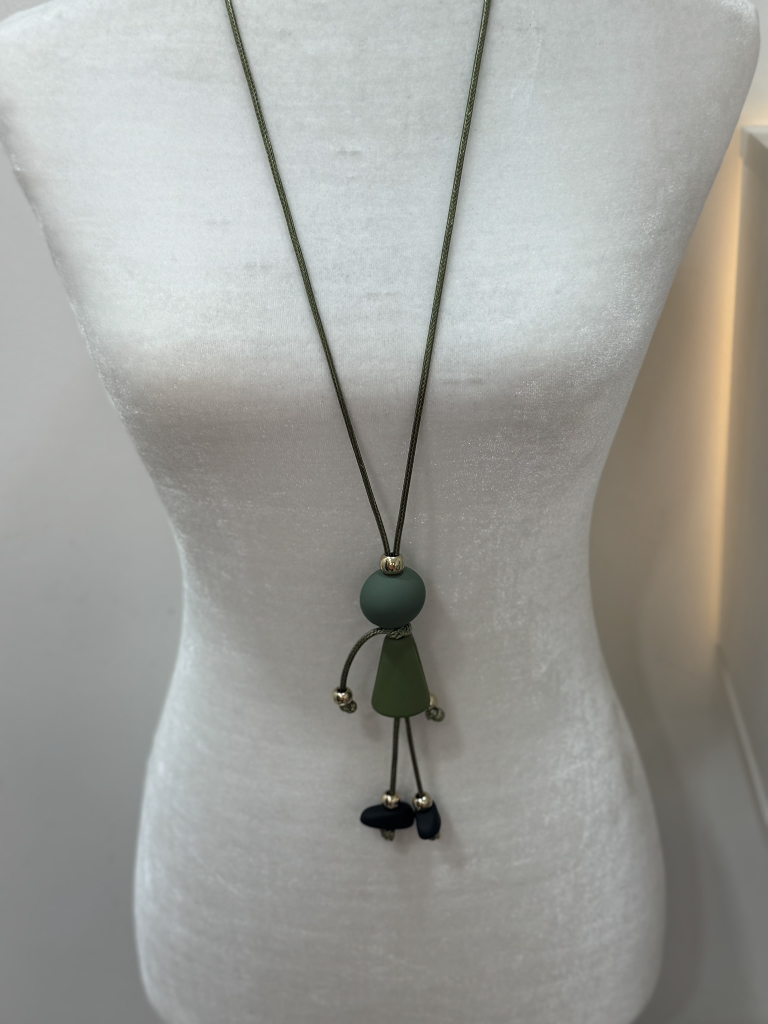 Collar muñeca madera 
