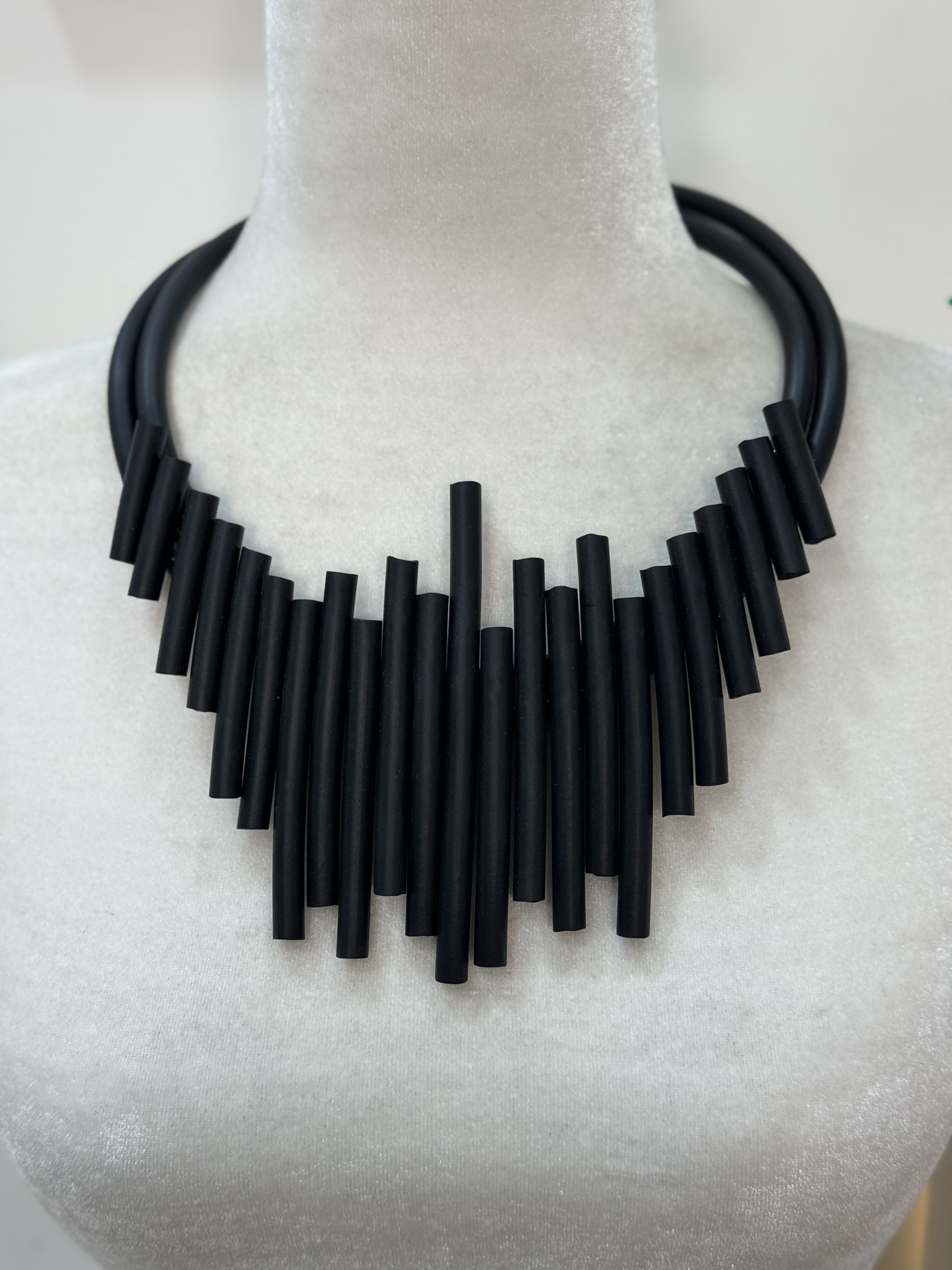 Collar engomado