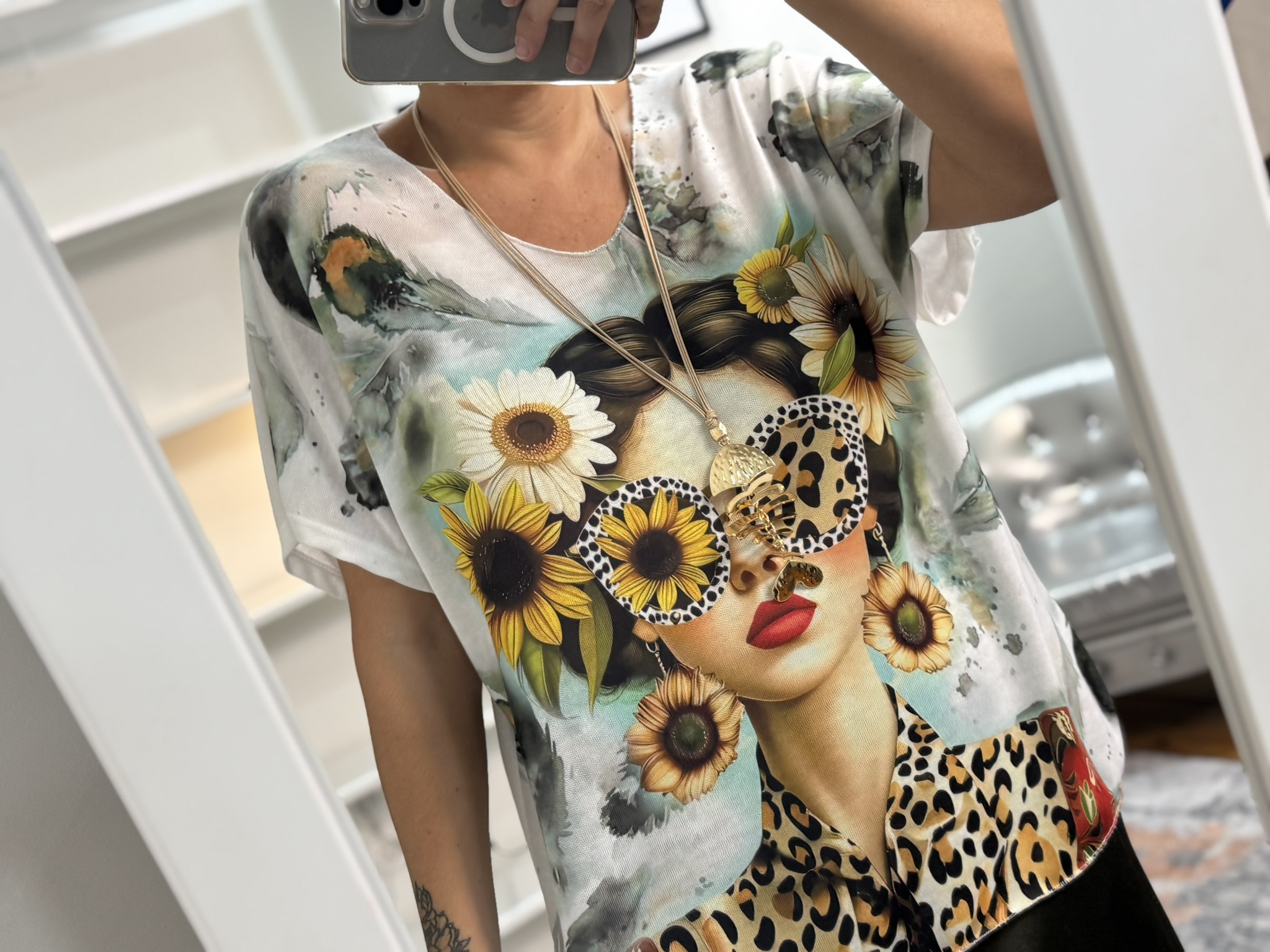 Camiseta chica gafas girasoles