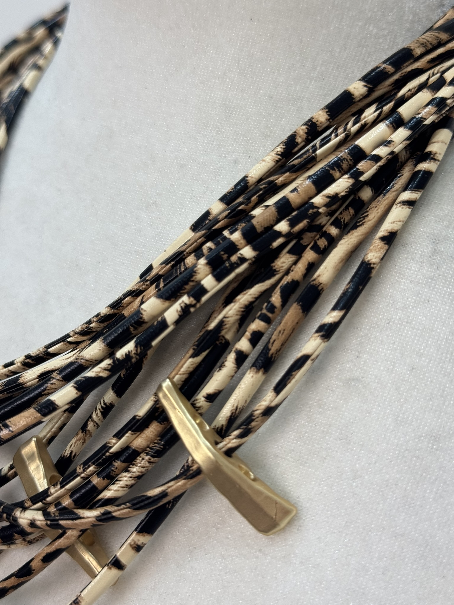 Collar corto animal print