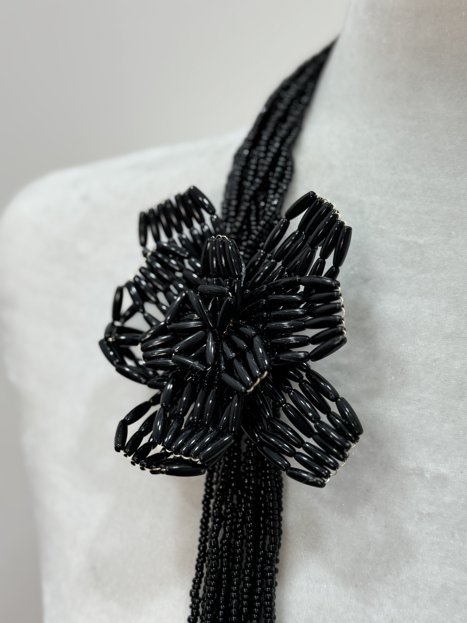 Collar broche flor 