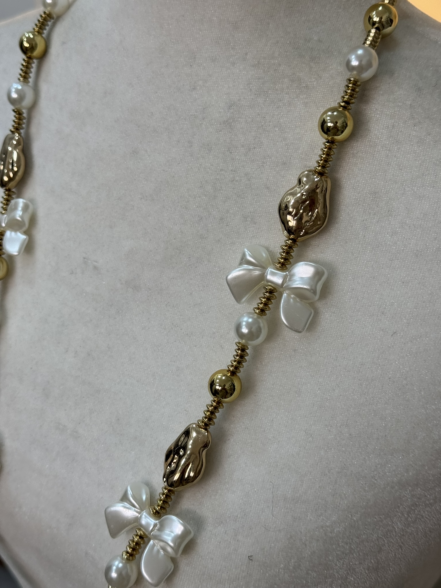 Collar perlas lacitos