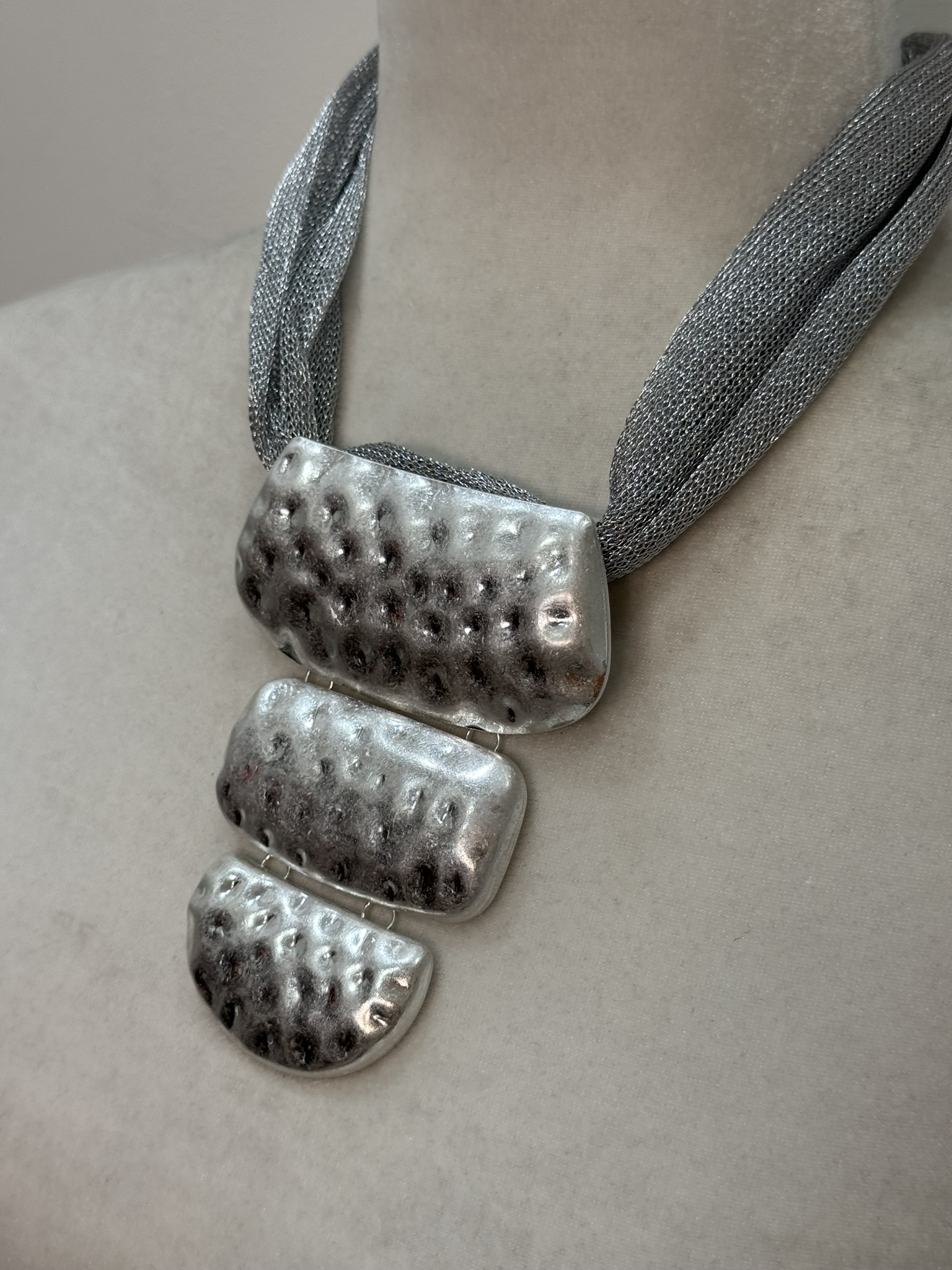 Collar red triple
