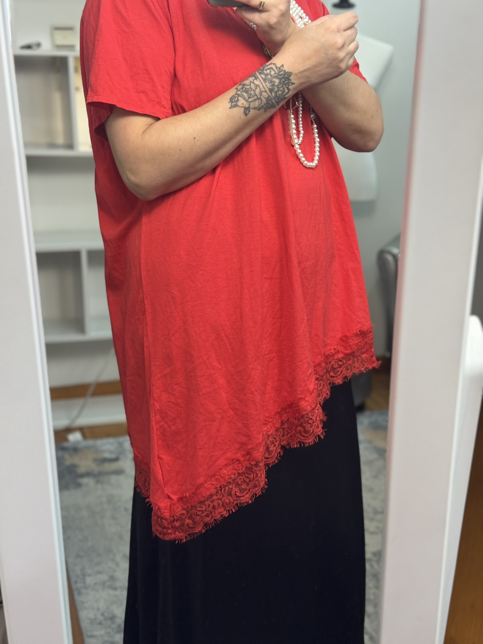 Camiseta asimétrica bajo encaje