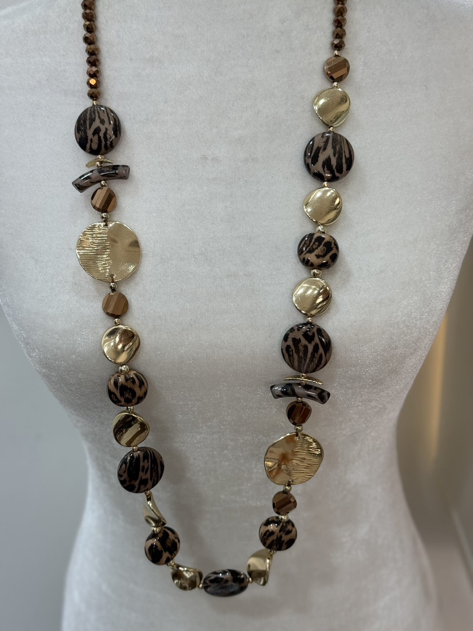 Collar largo animal print detalle petalizados