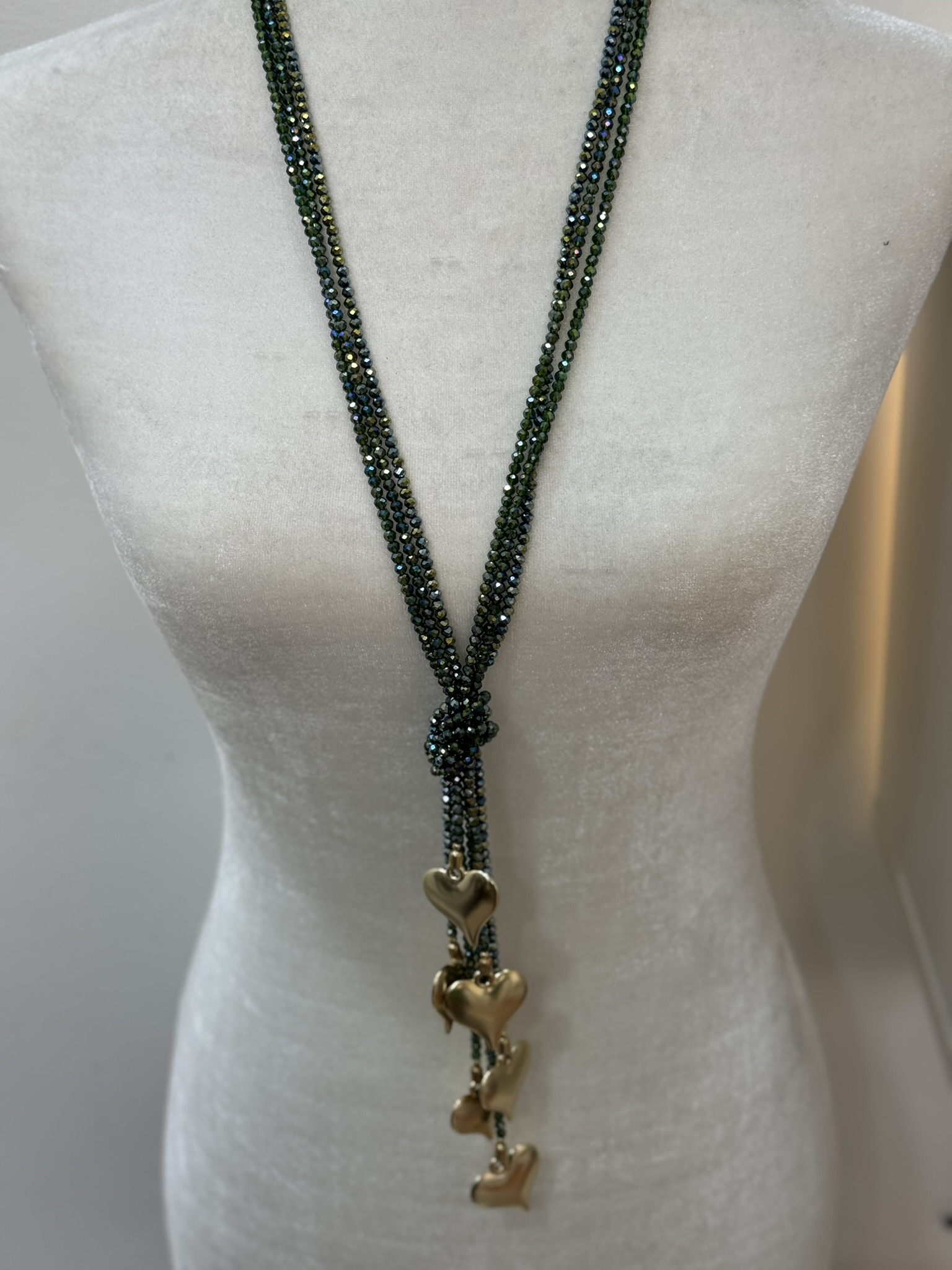 Collar nudo corazones