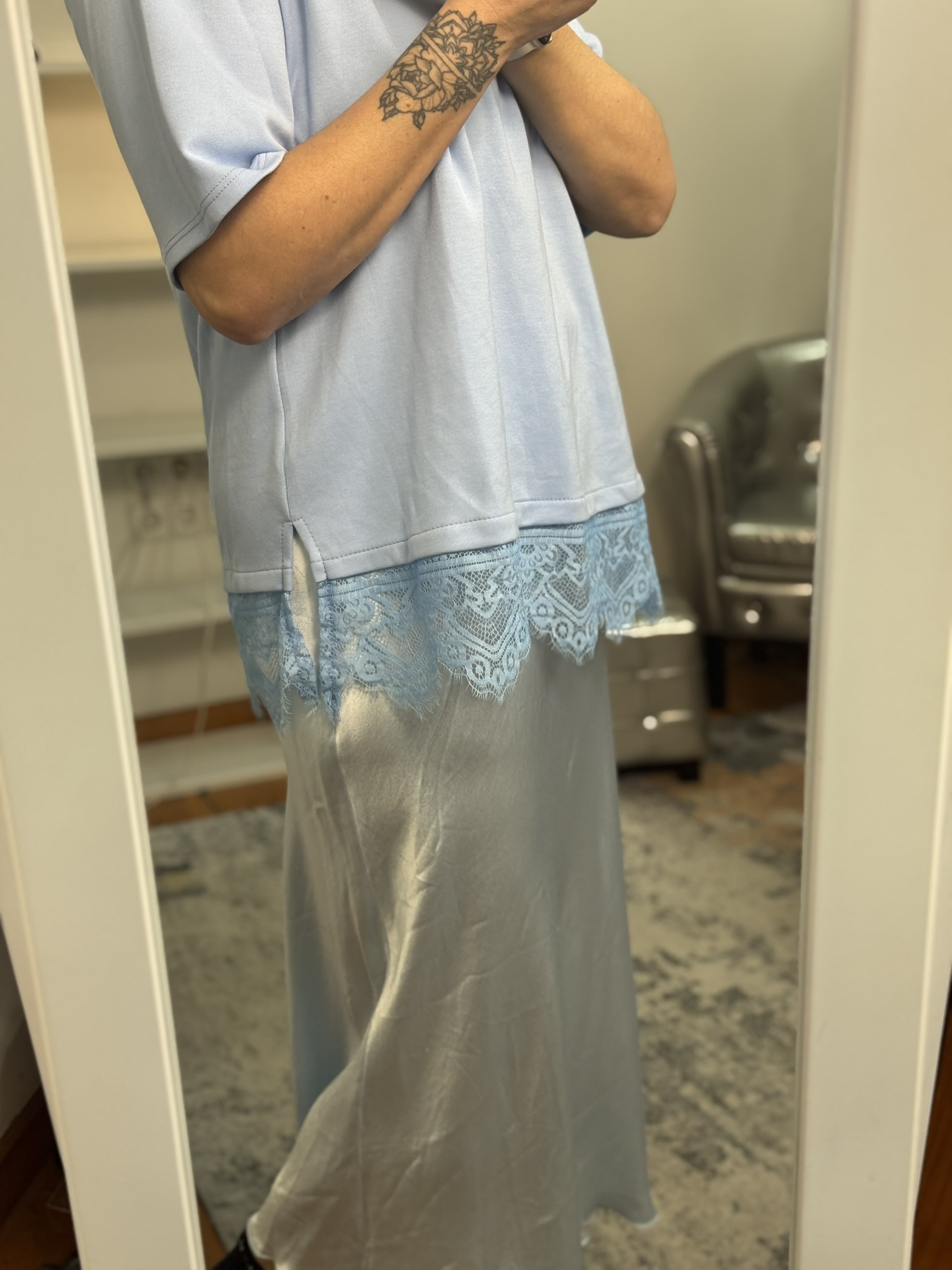 Camiseta bajo encaje