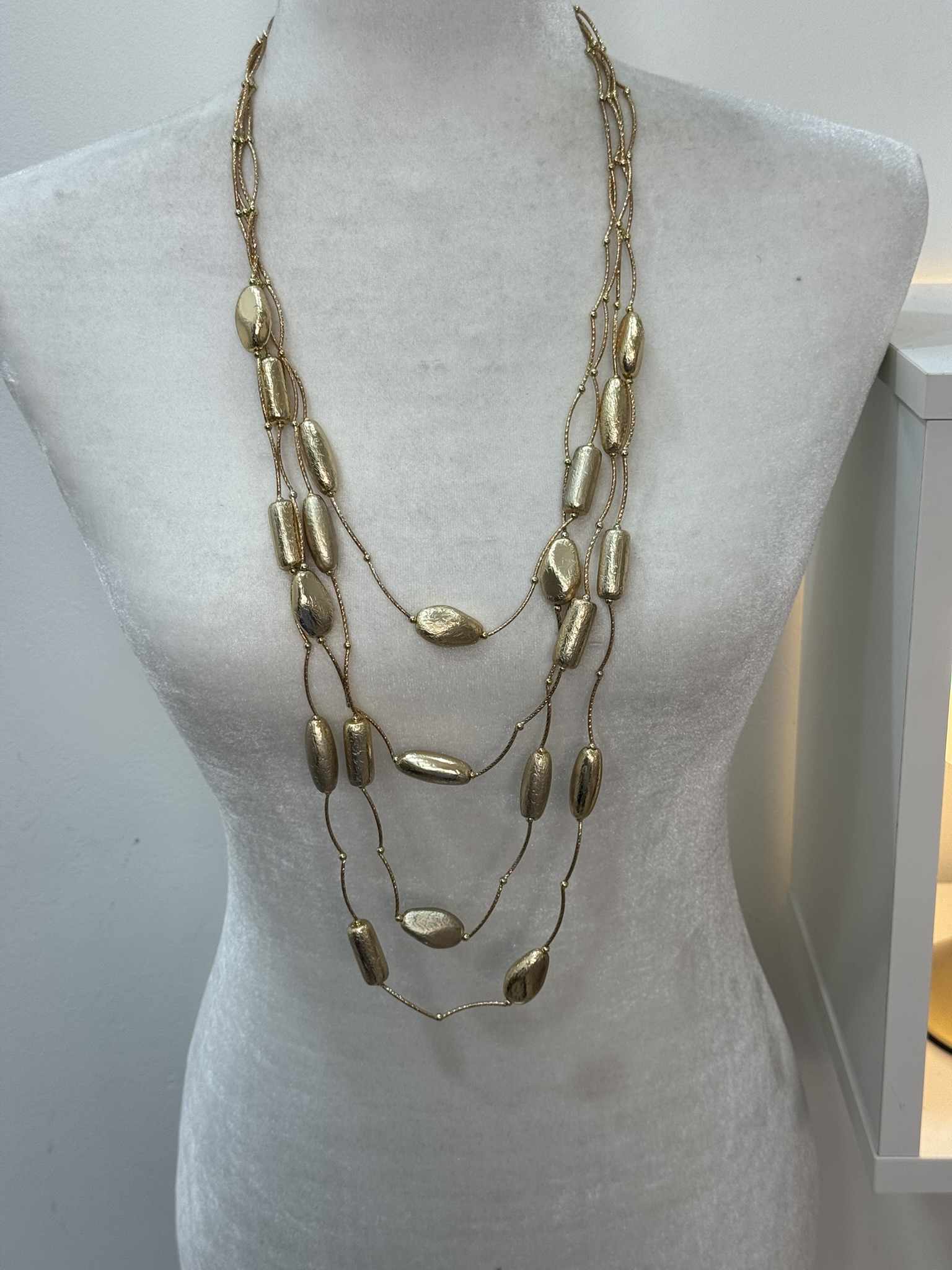 Collar vueltas detalles ovalados