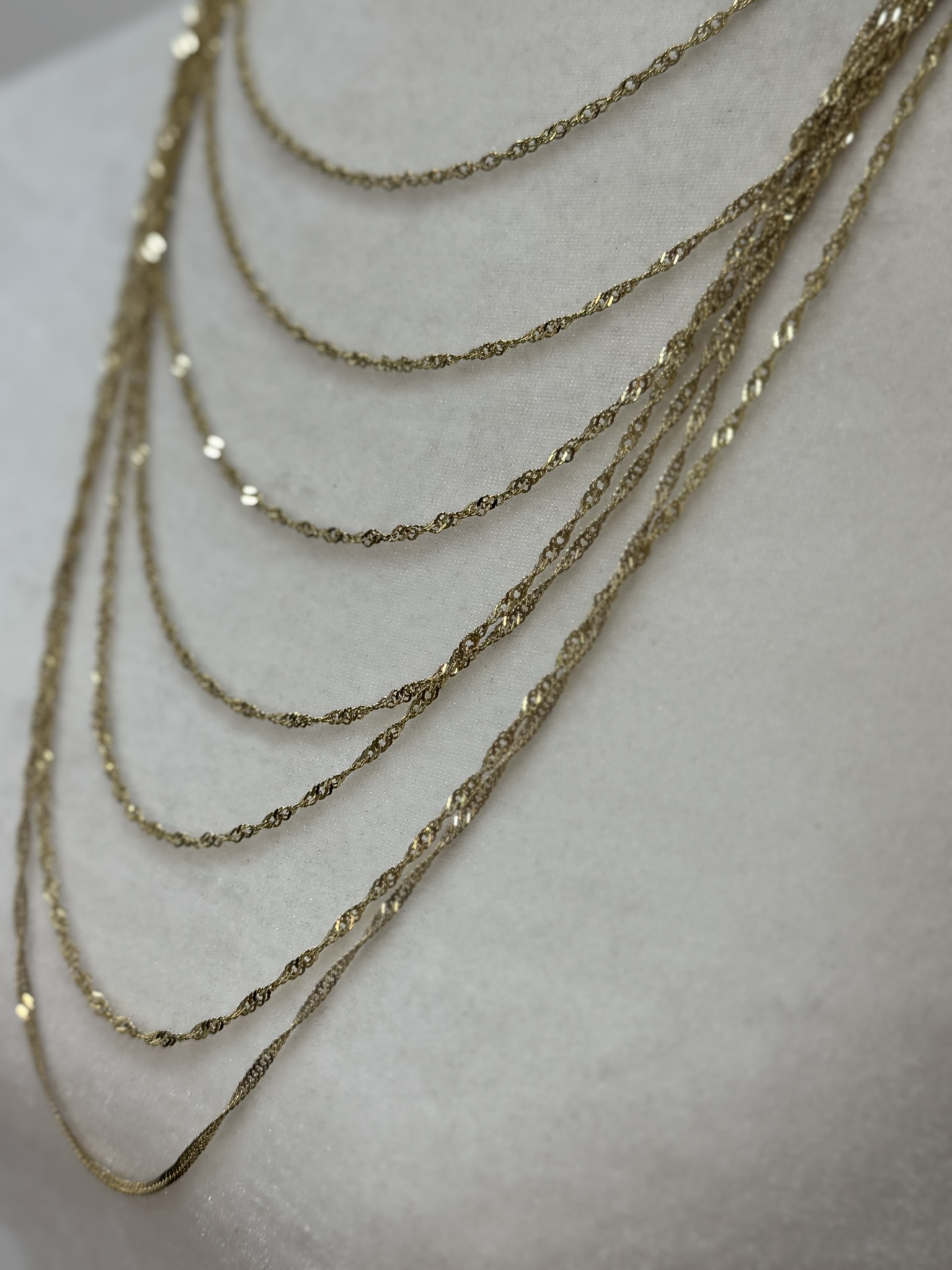 Collar multiple dorado