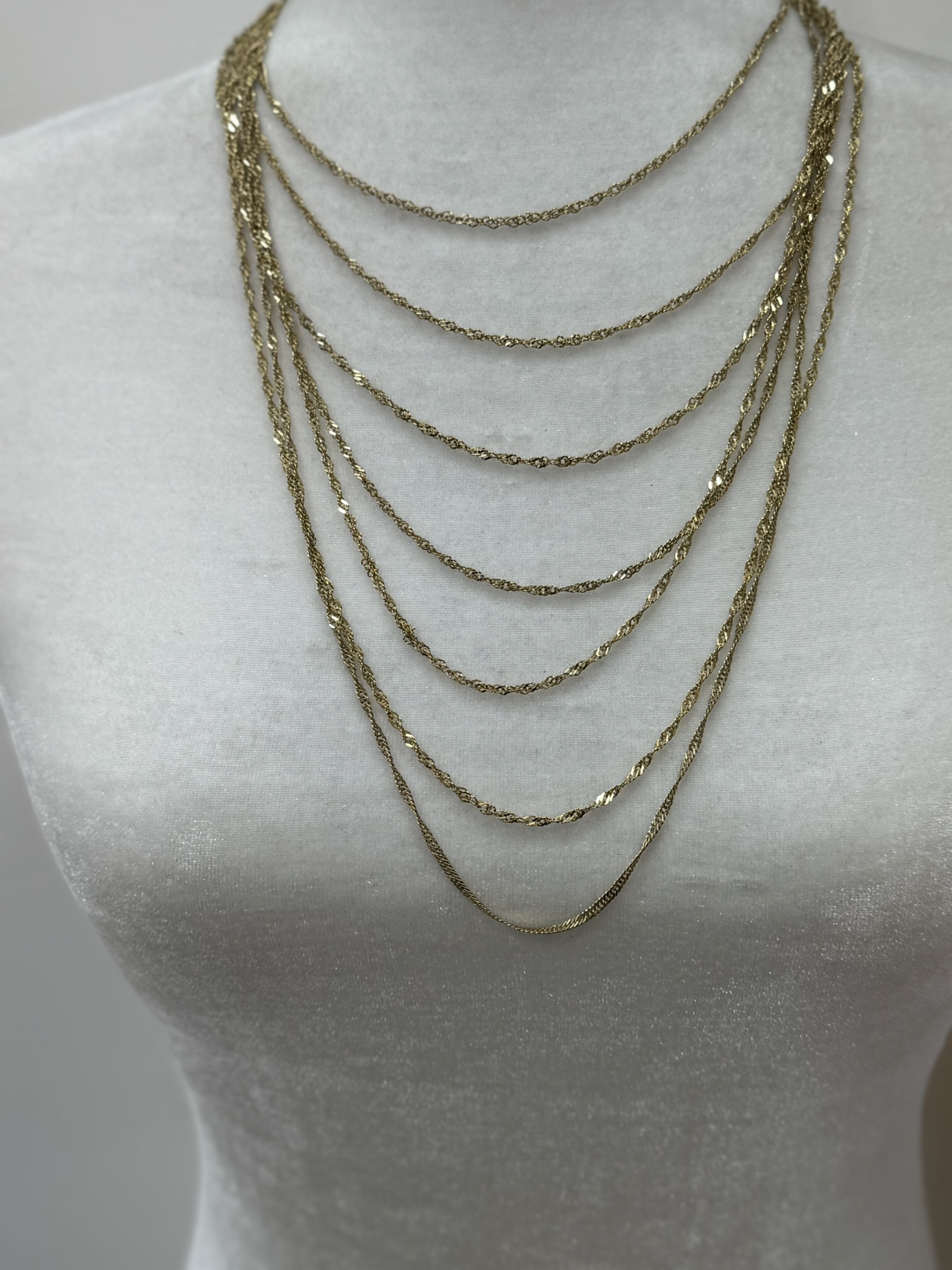 Collar multiple dorado