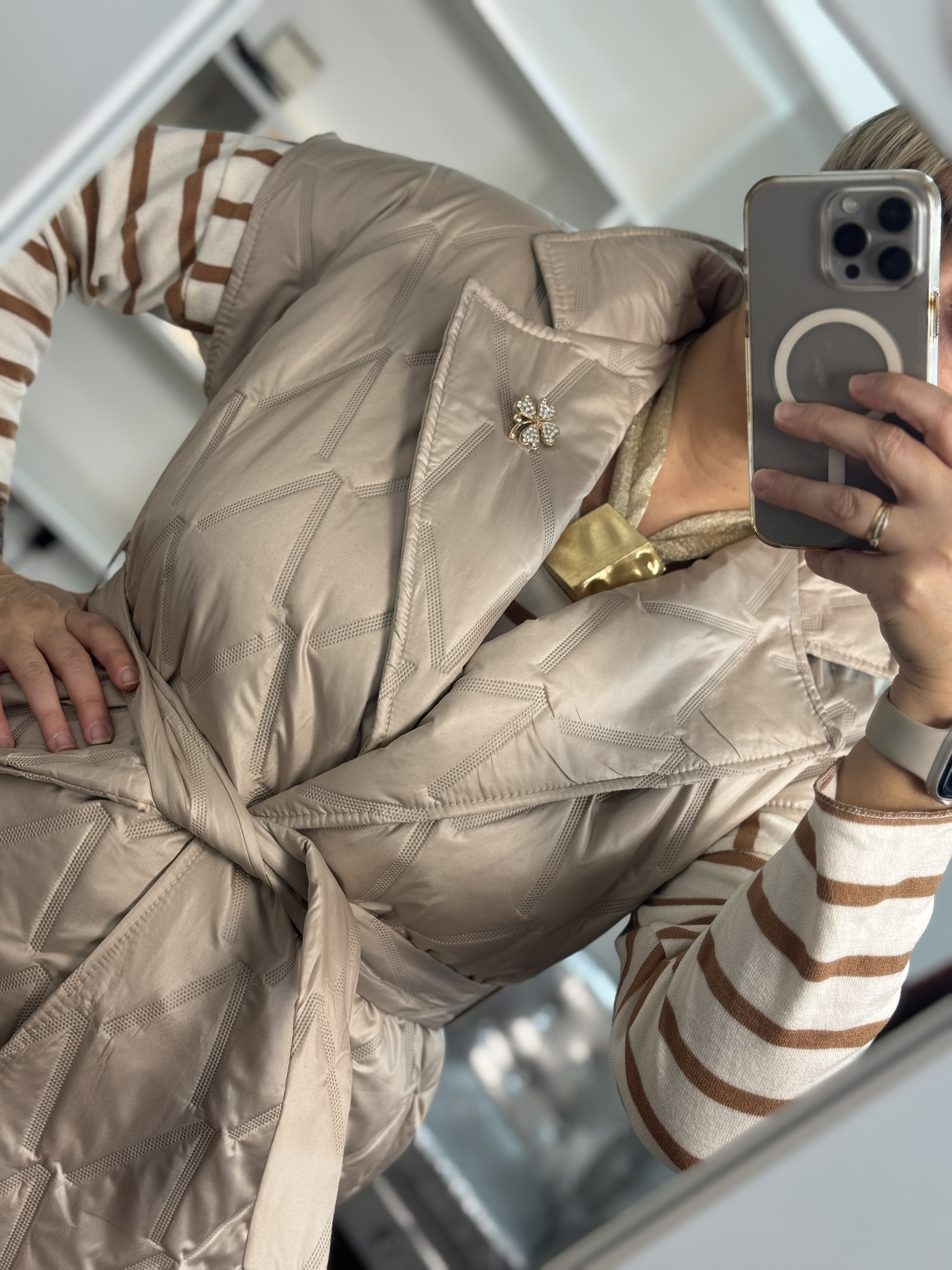 Chaleco acolchado detalle broche