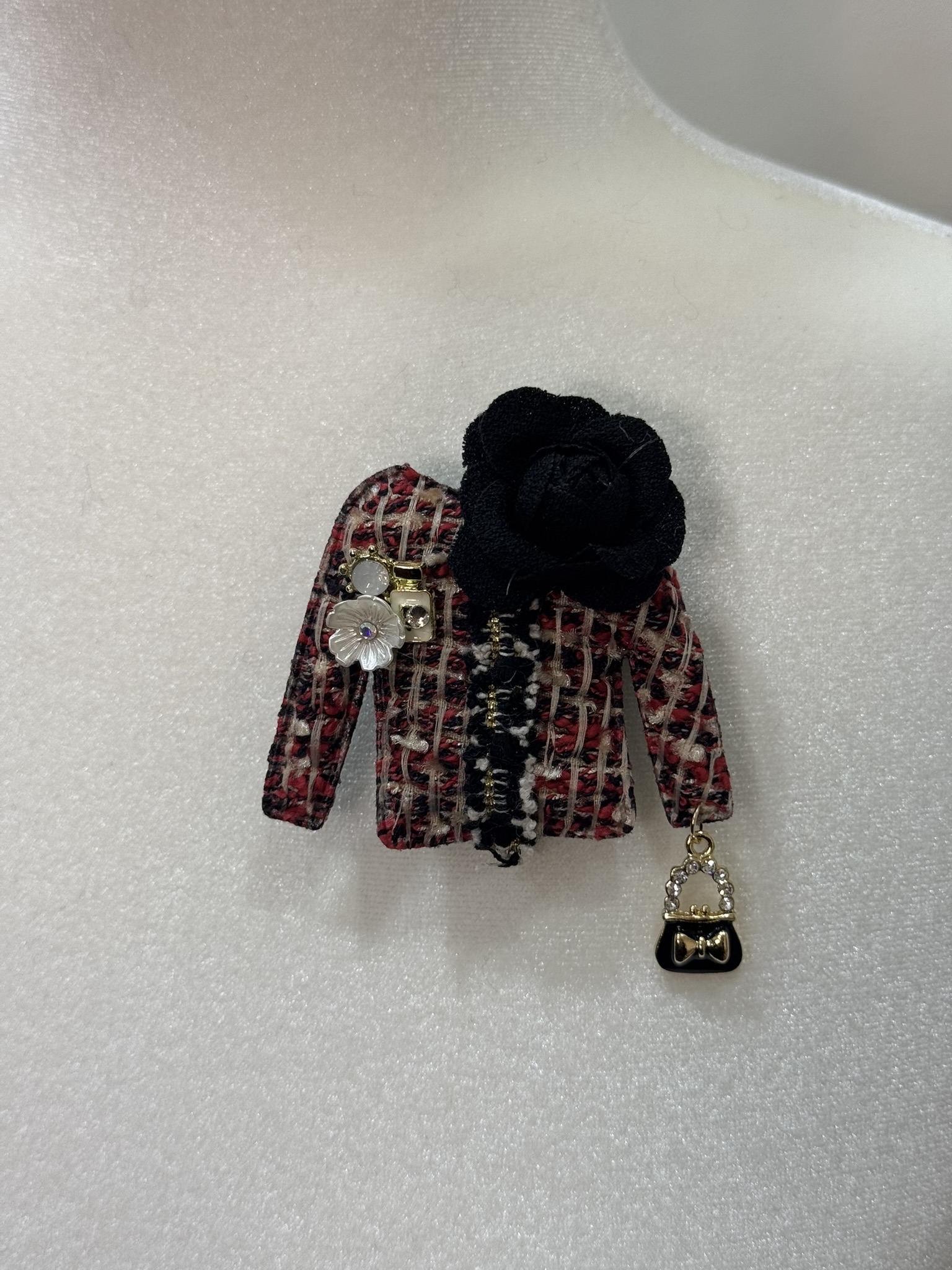 Broche Chanelita