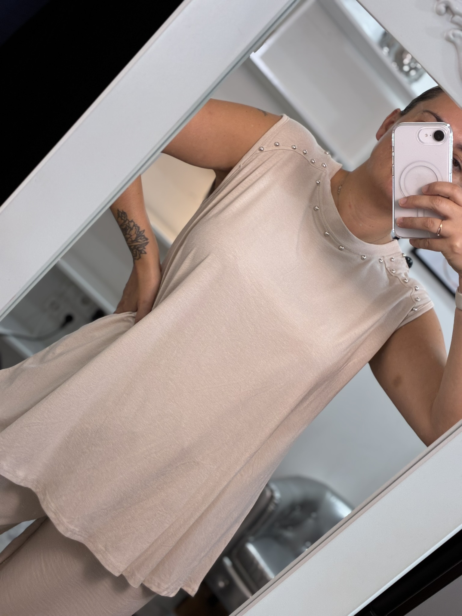 Camiseta tachuelas multitalla cuello redondo 