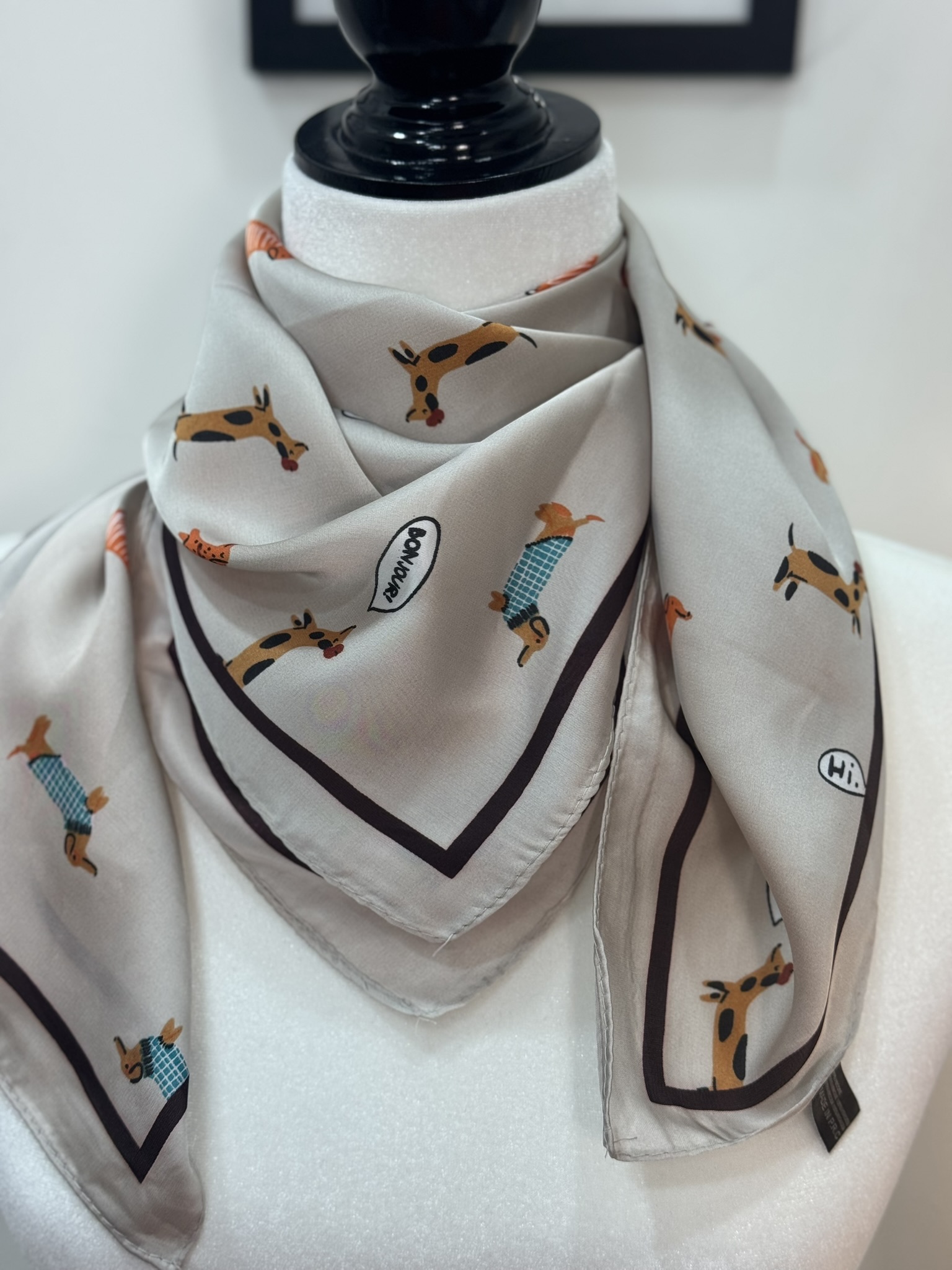 Pañuelo efecto seda perritos