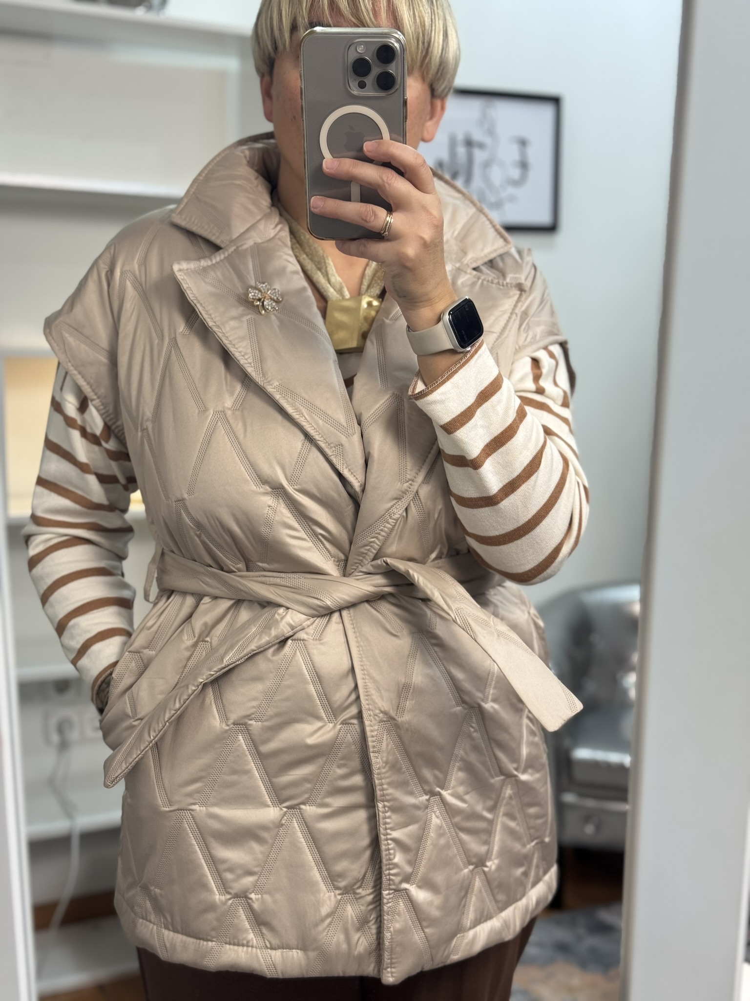 Chaleco acolchado detalle broche