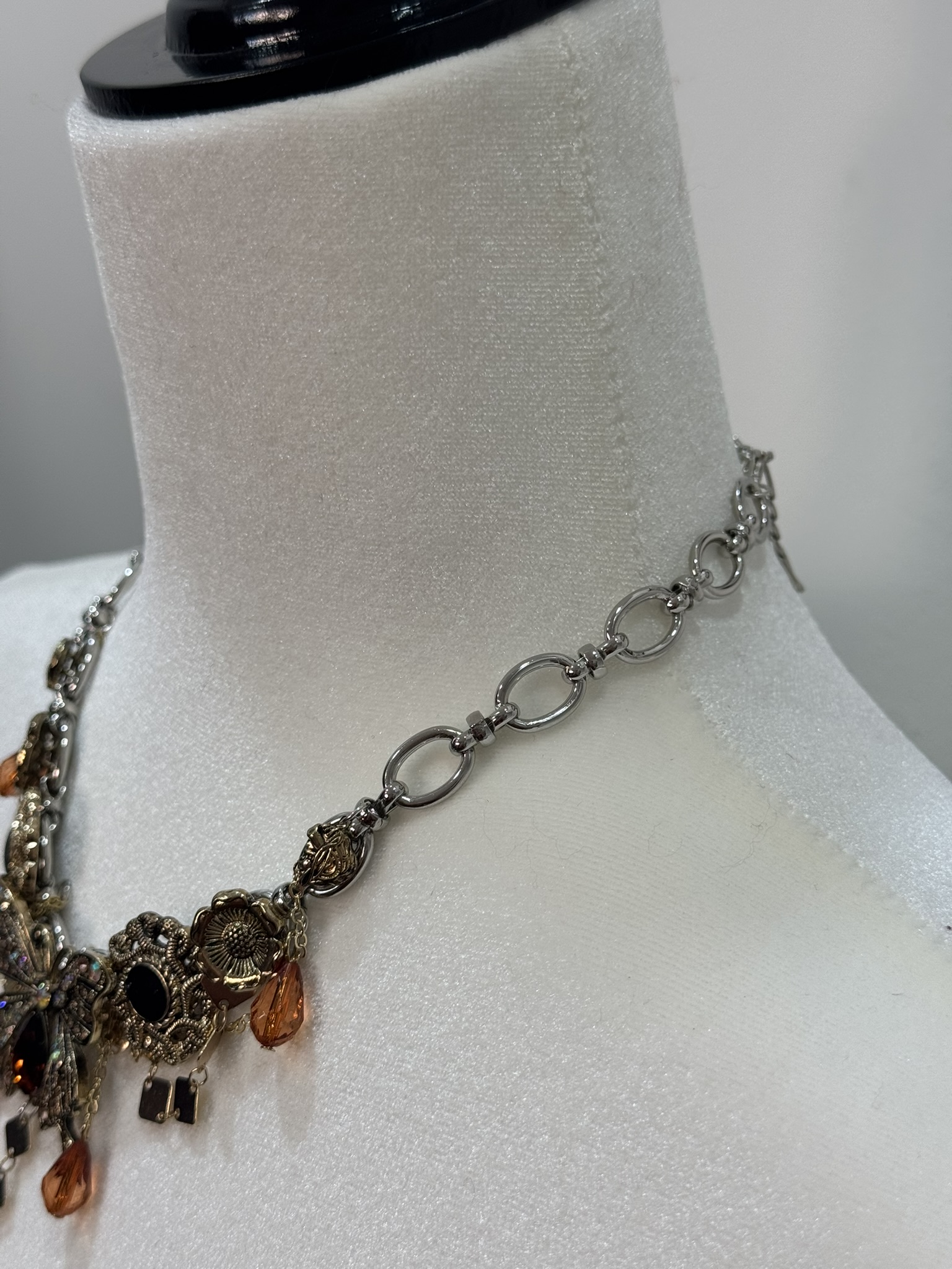 Collar corto mariposa