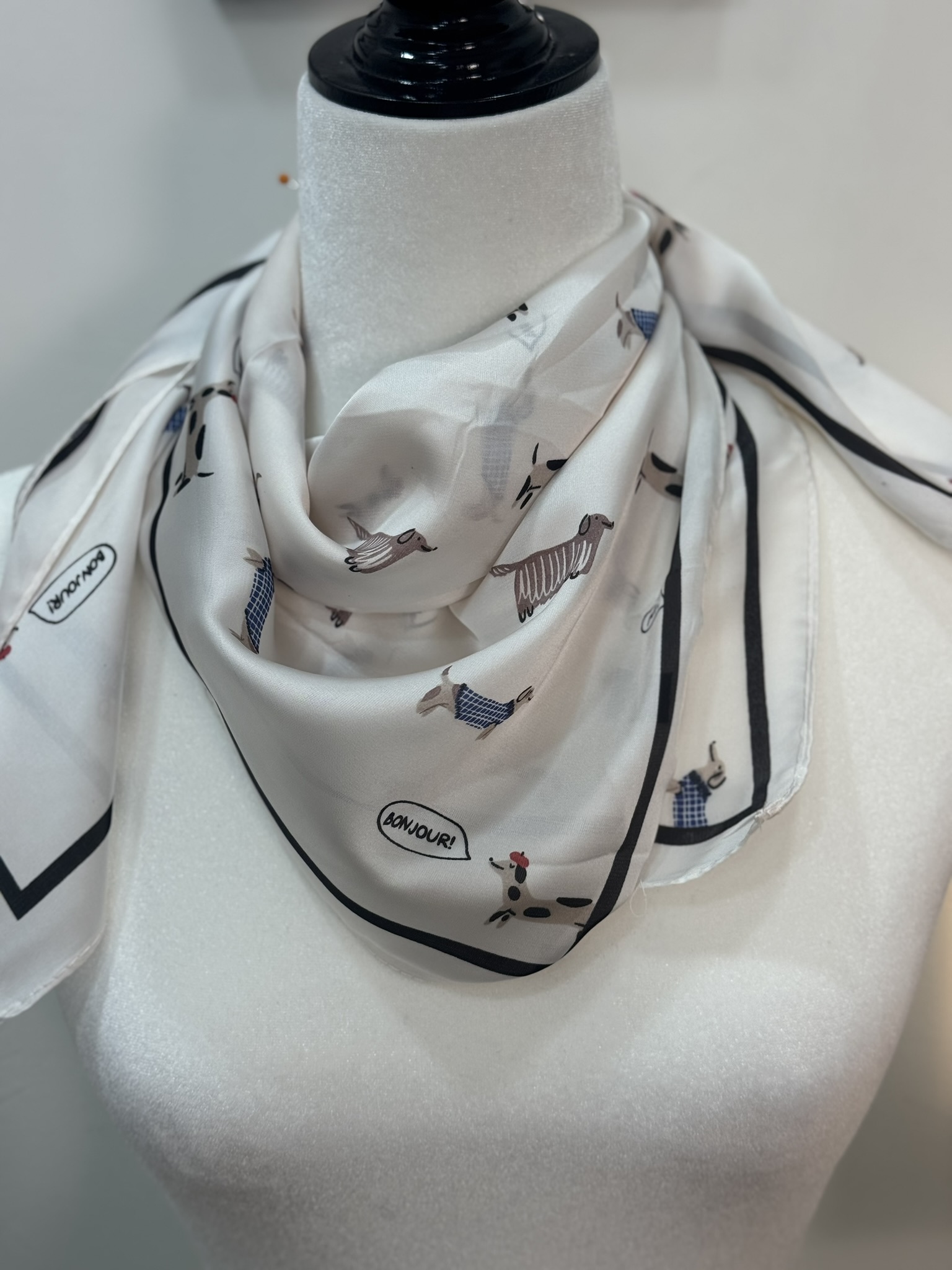 Pañuelo efecto seda perritos