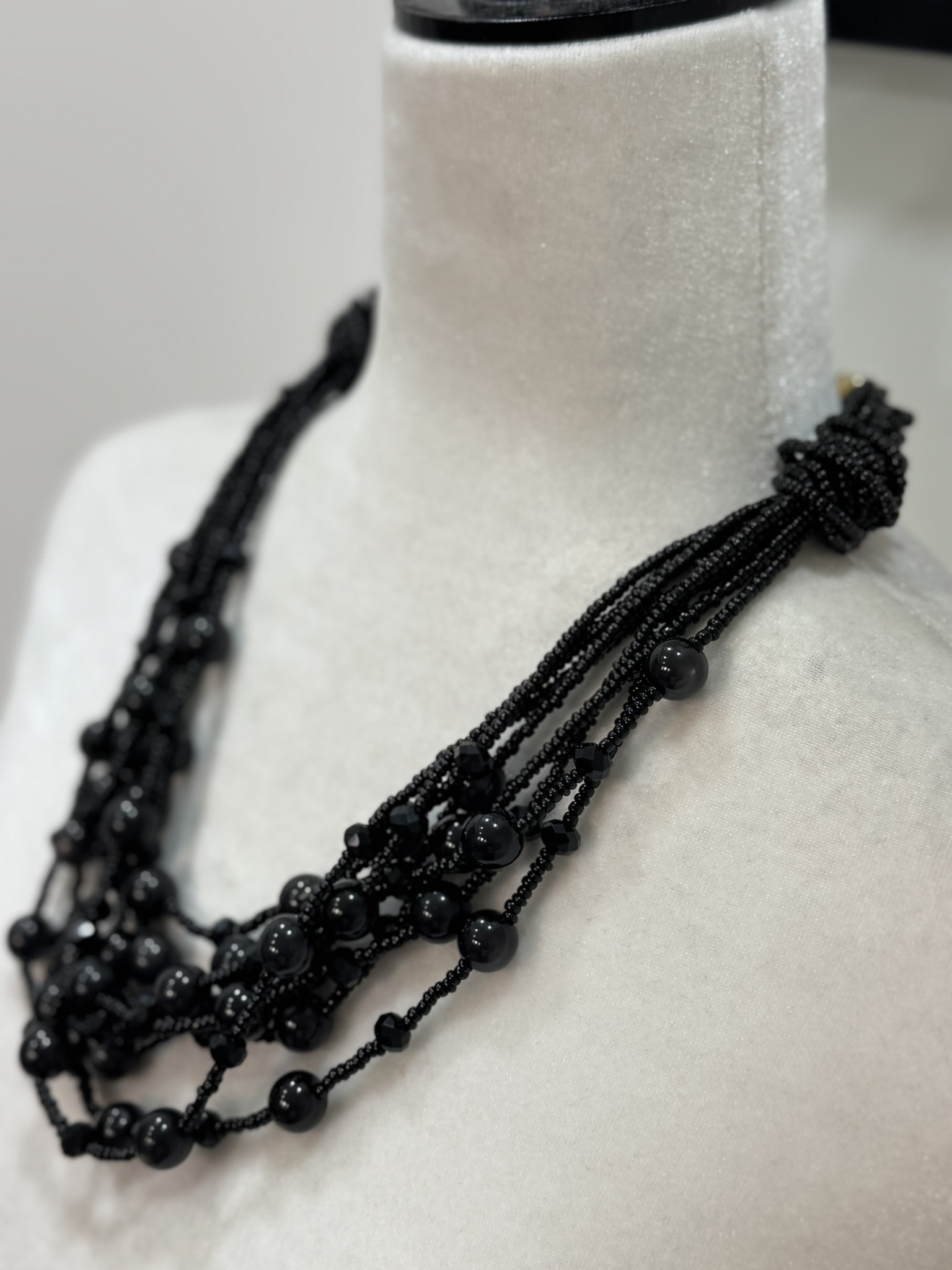 Collar esferas negras