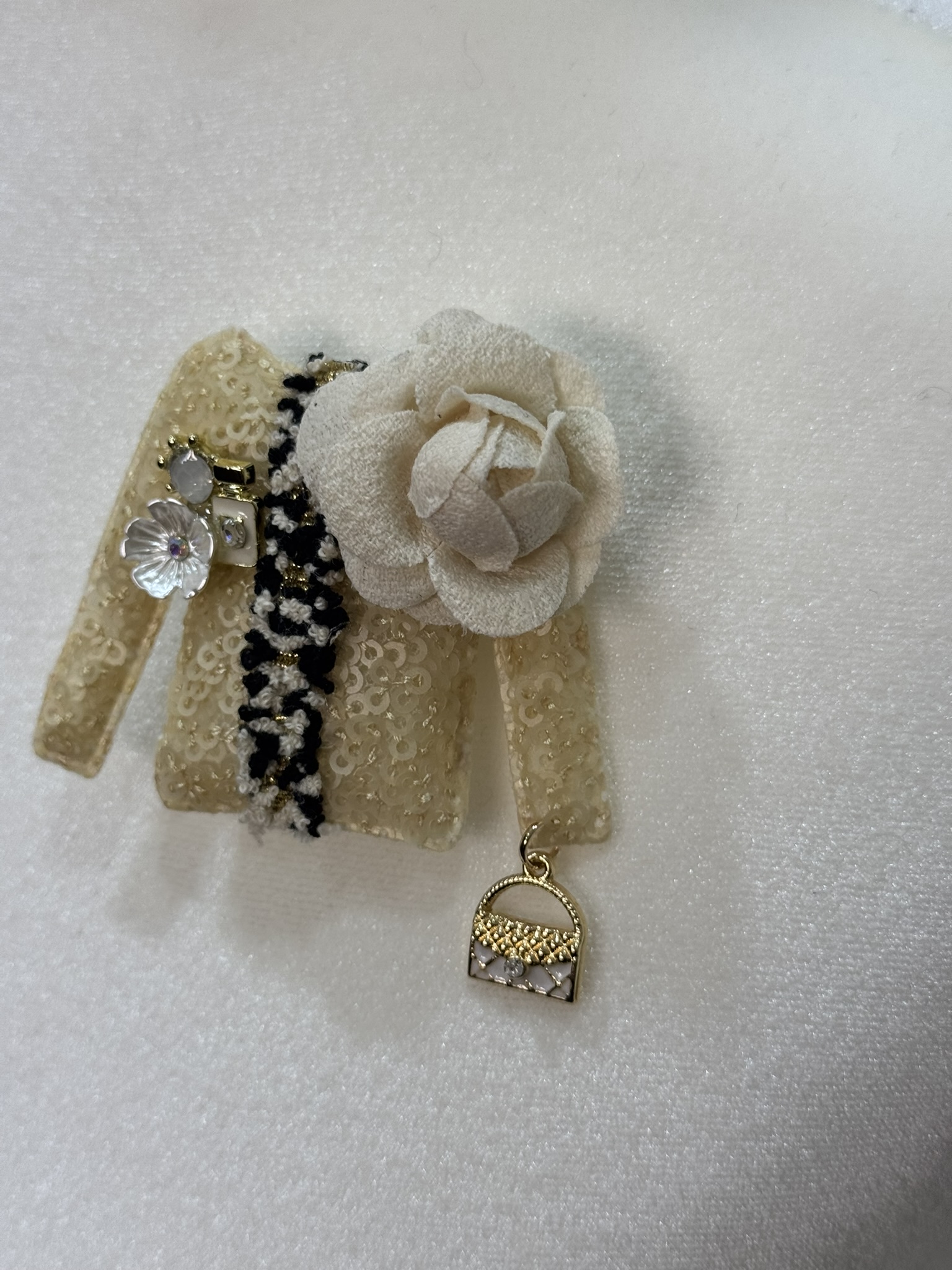 Broche Chanelita