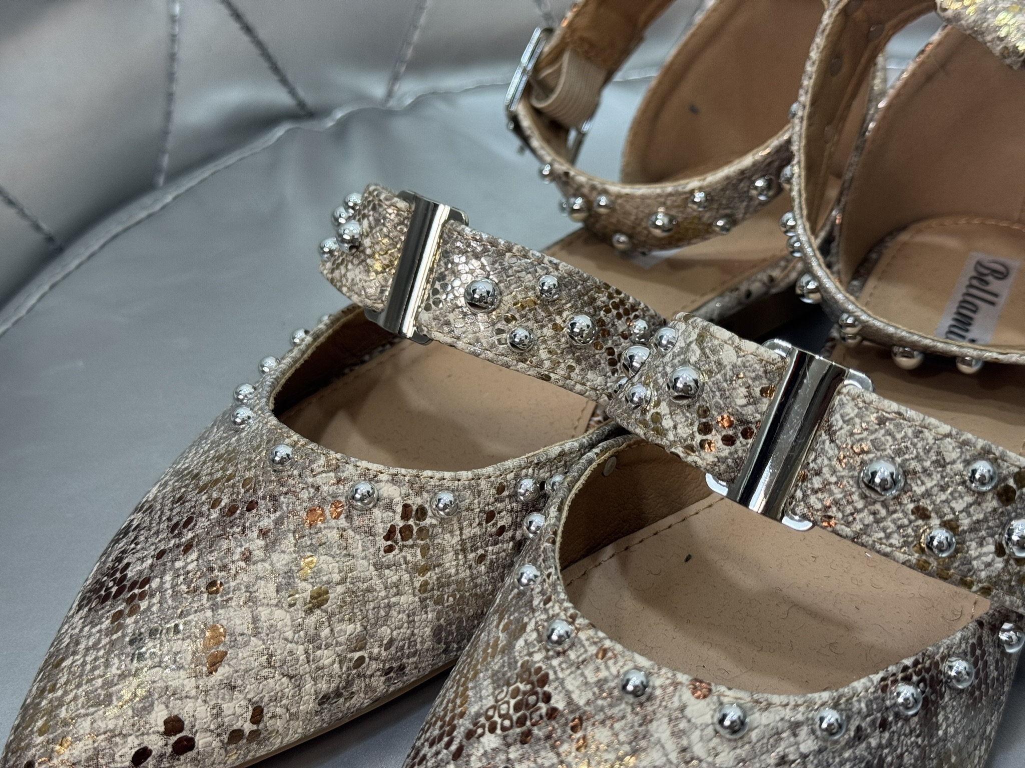 Zapato tachuelas serpiente efecto desgastado