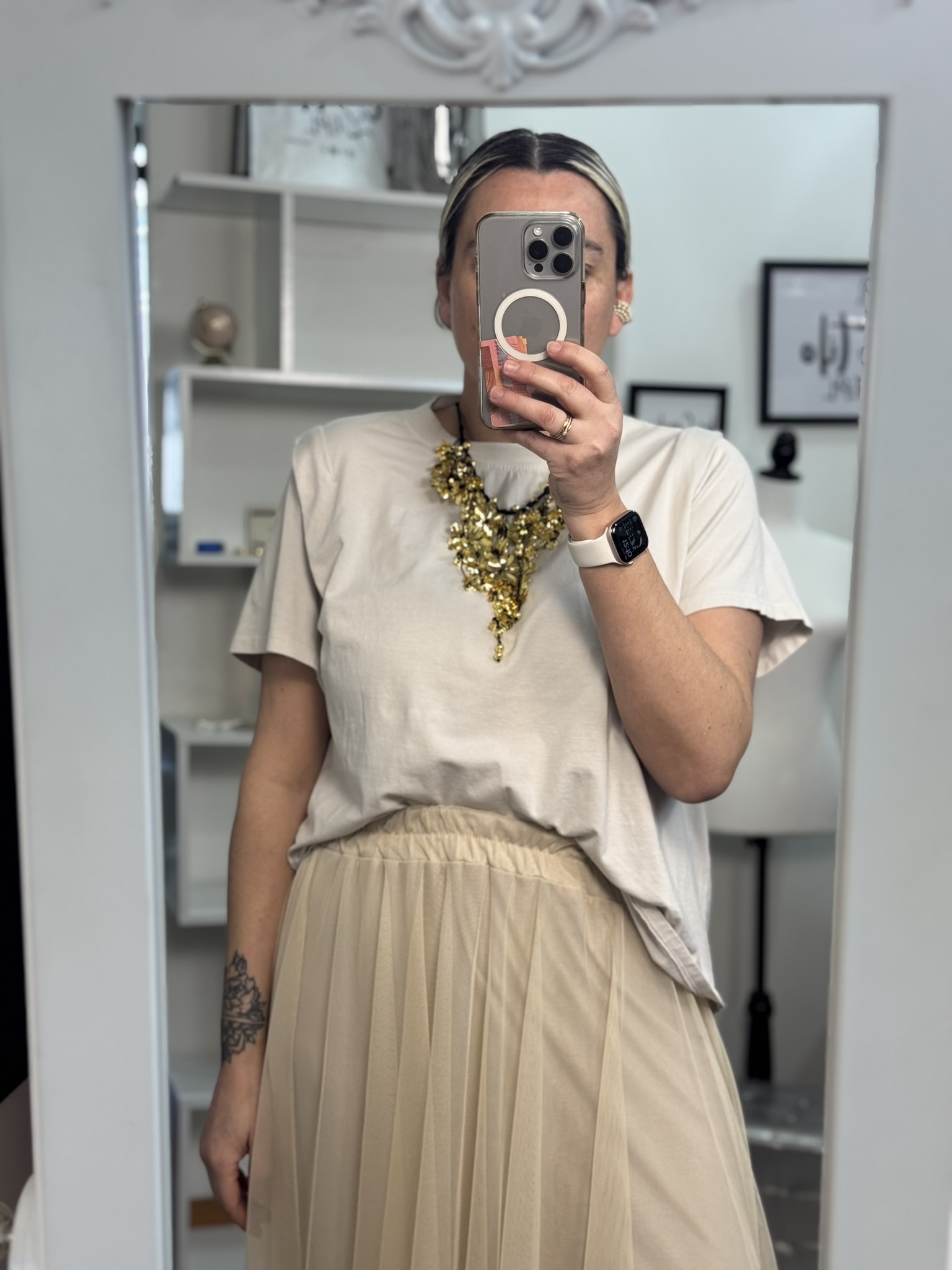 Camiseta pliegues hombros