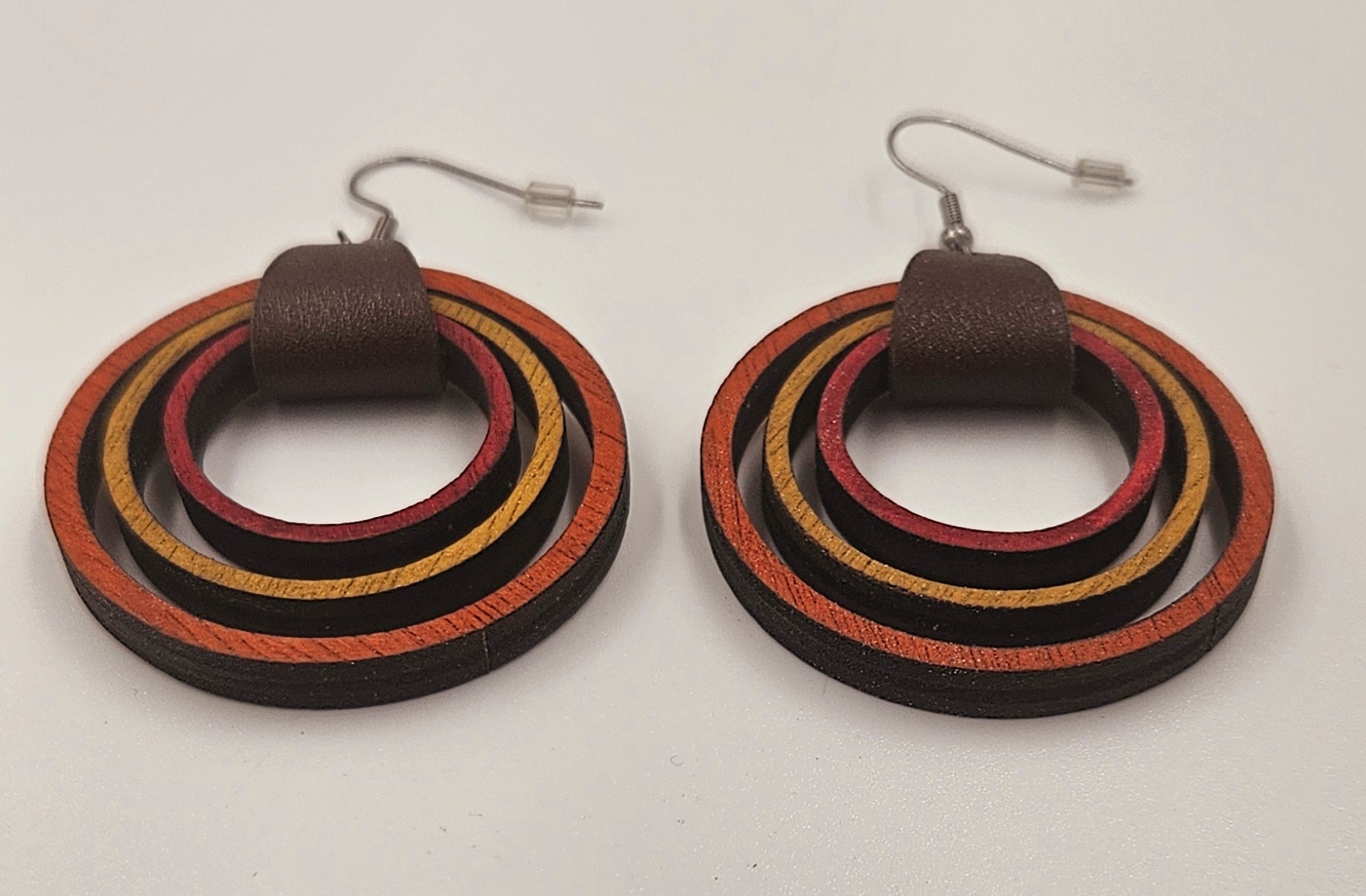 Boucles d'oreilles en bois coloré