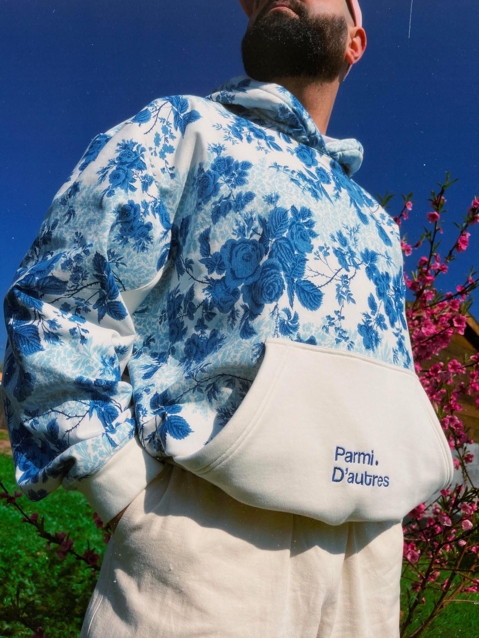 Hoodie upcyclé - Fleur Bleue