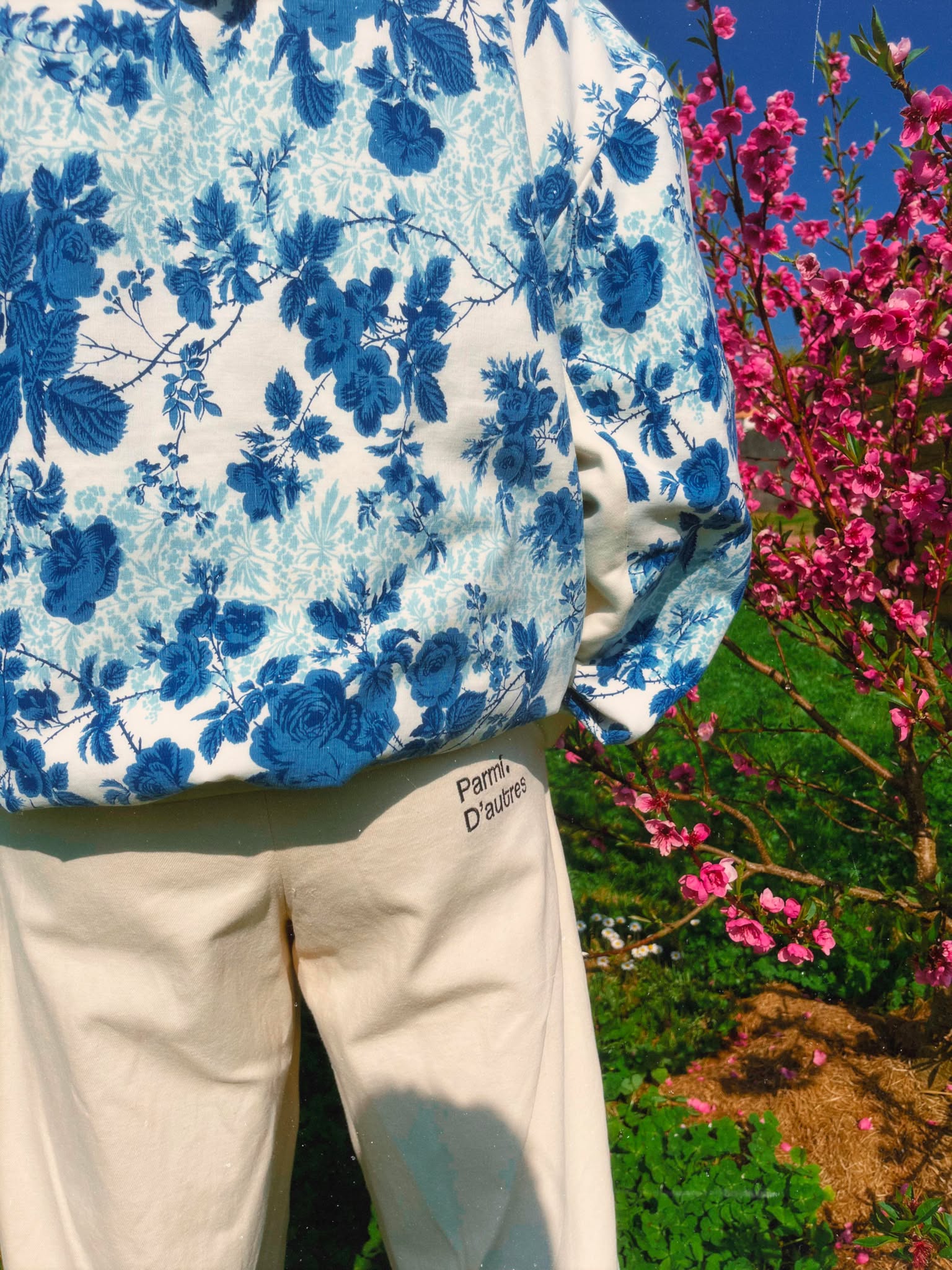 Hoodie upcyclé - Fleur Bleue