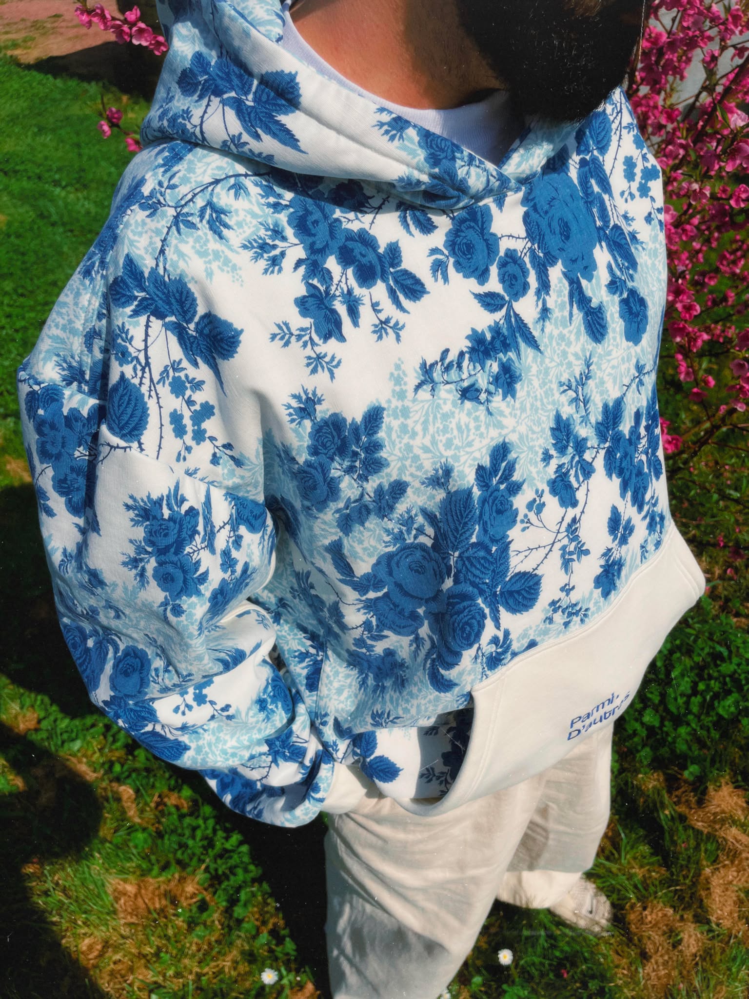 Hoodie upcyclé - Fleur Bleue