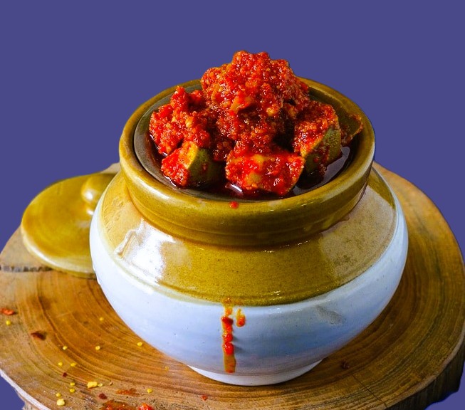Andhra Avakaya / Raw Mango Pickle