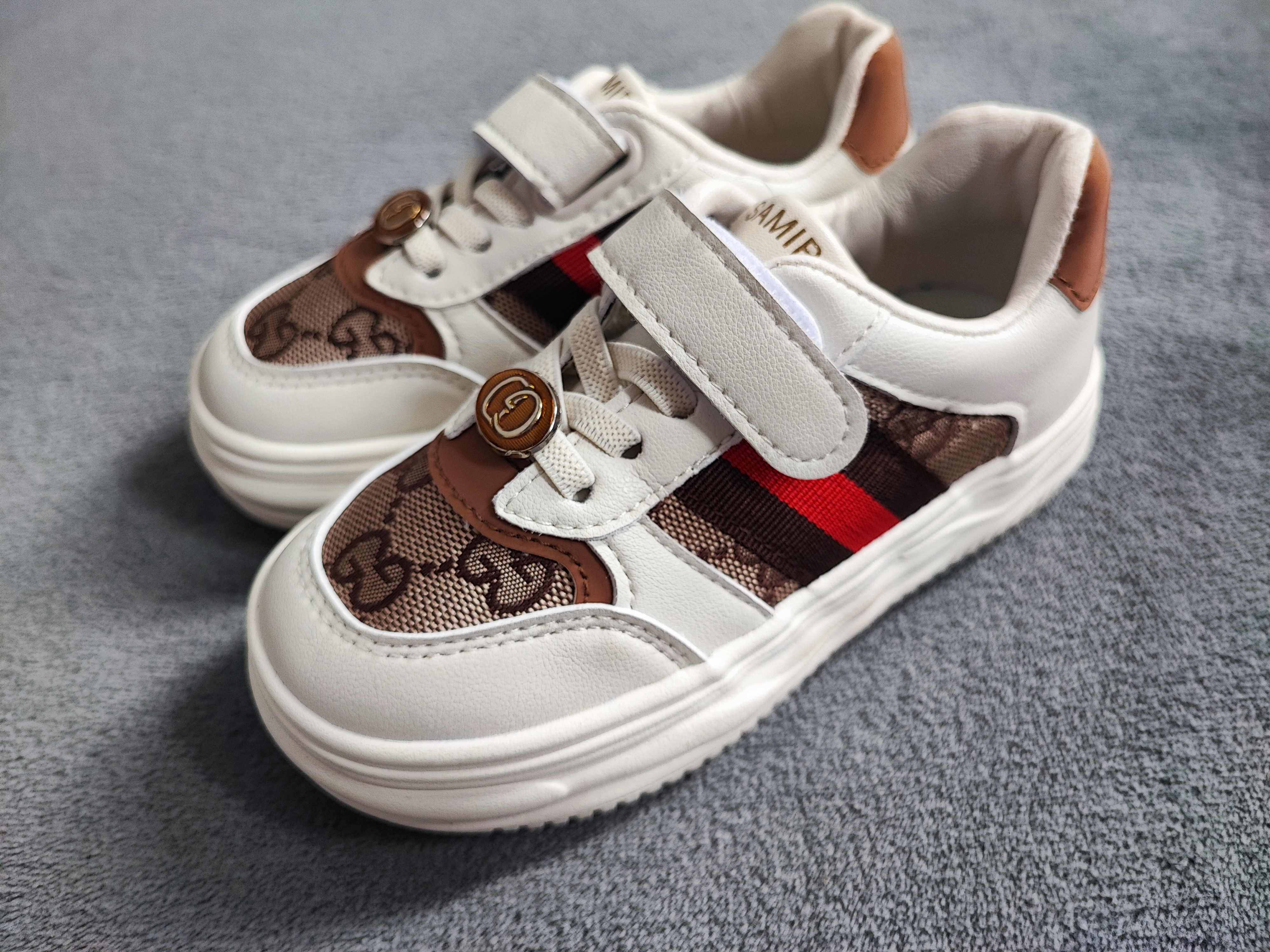 Zapatillas de niño guc