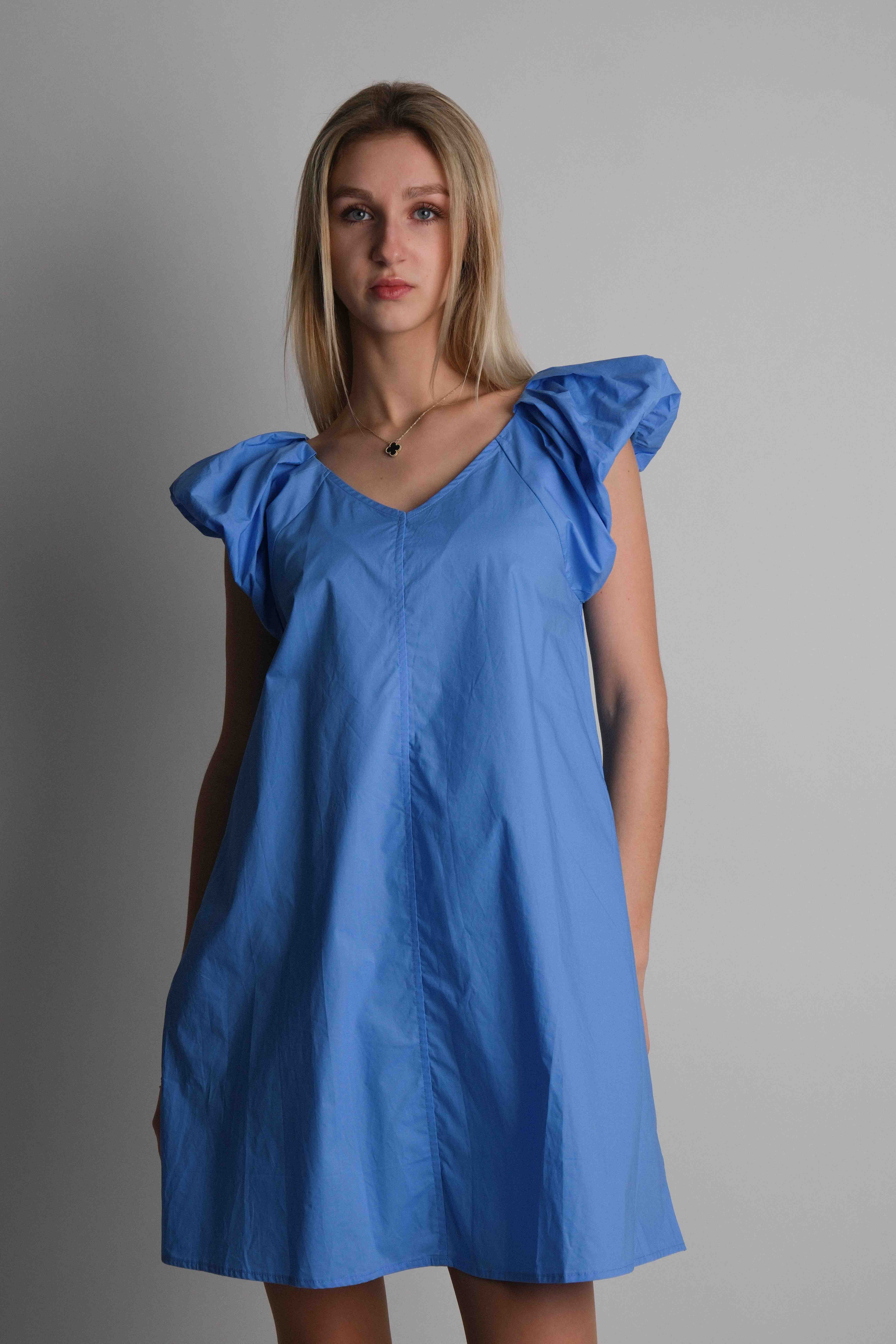 Mėlyna suknelė su kišenėmis