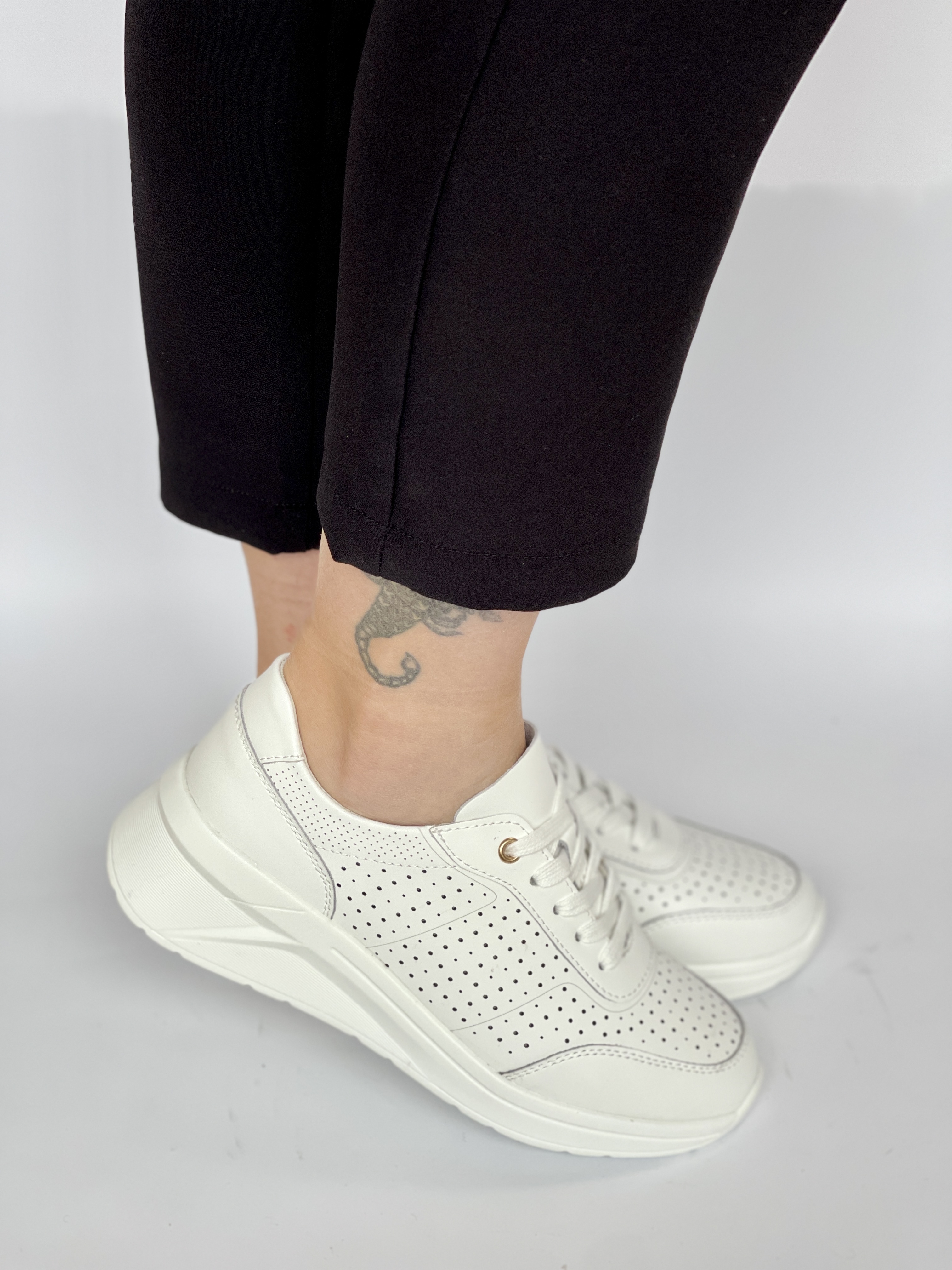 BALTI SPORTBAČIAI (GR23048)