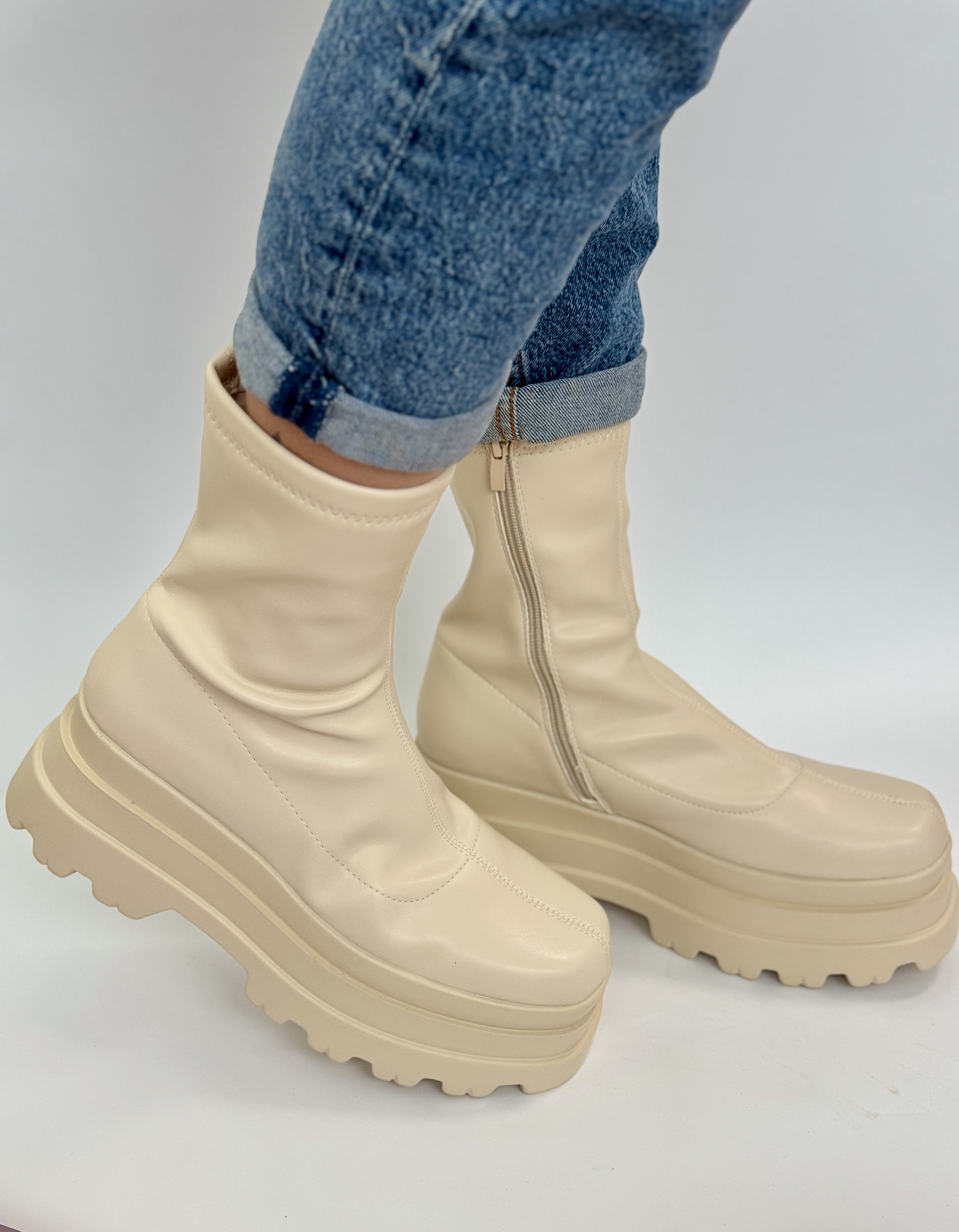 Kreminiai platforminiai batai (DH24071)