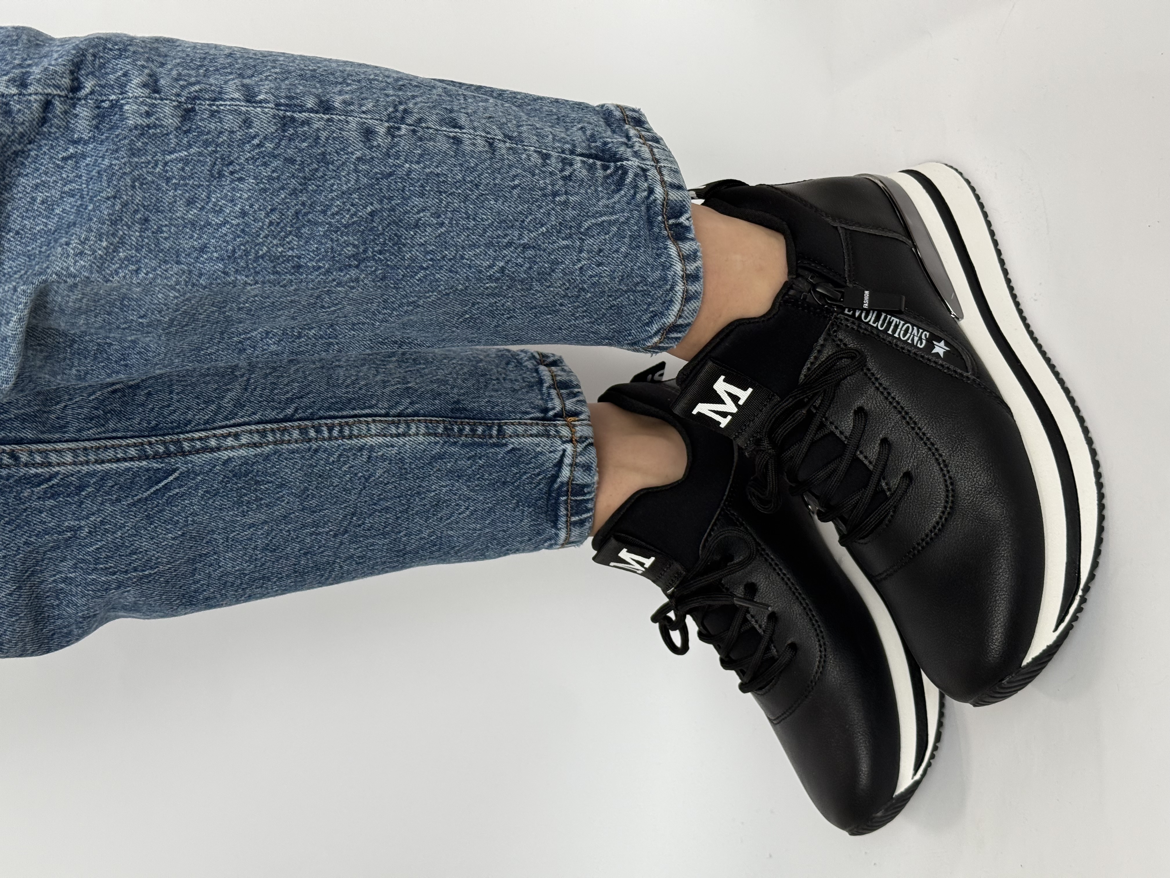 Moteriški sportiniai batai (NB677)